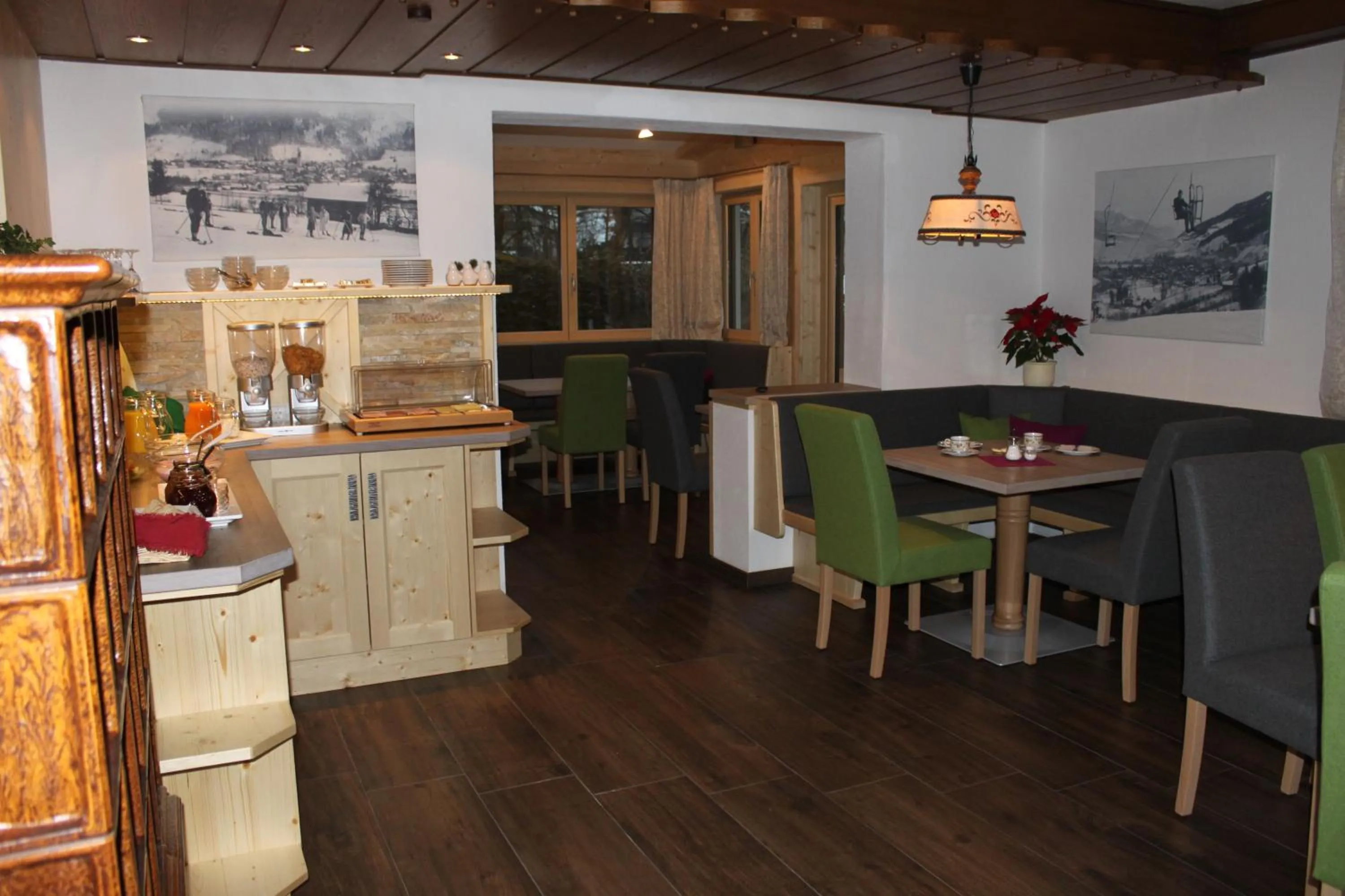 Restaurant/places to eat in Haus Alexander