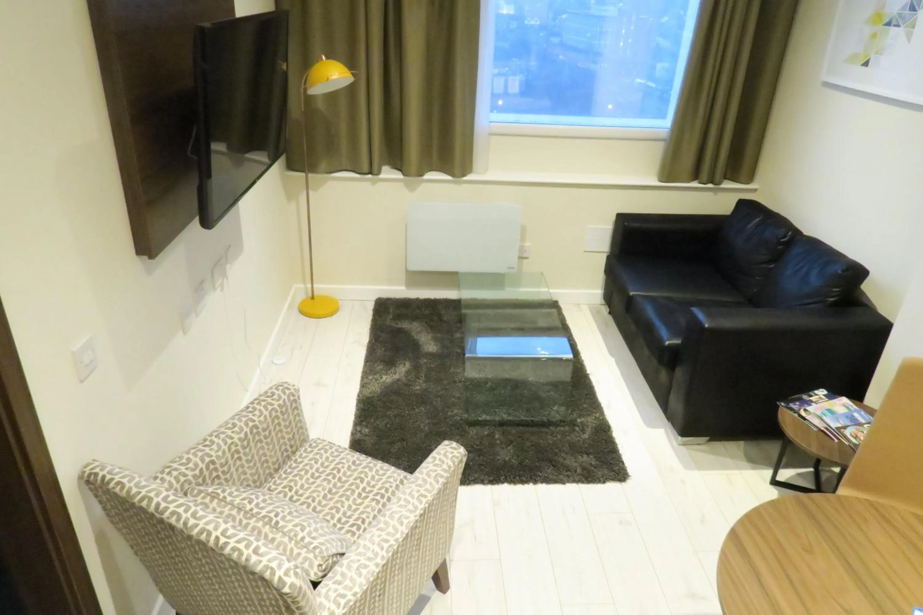 Photo of the whole room in Quay Apartments Clarence House