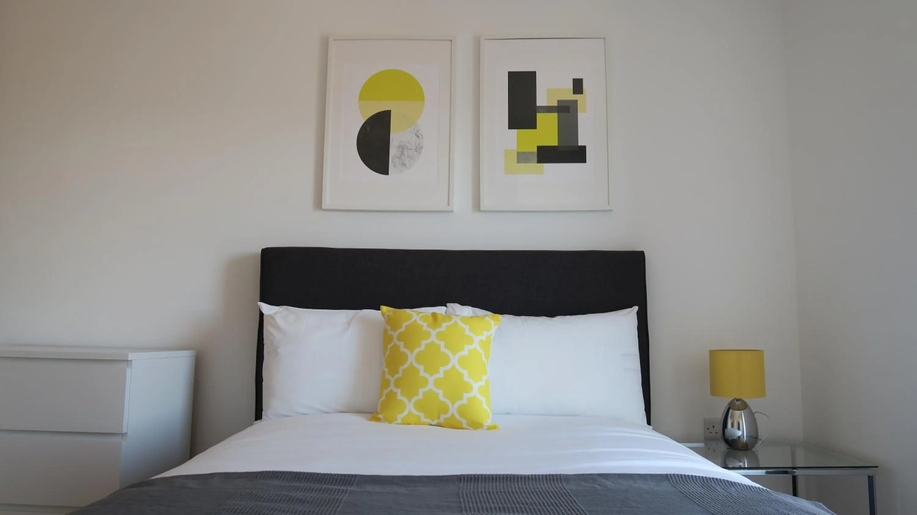 Bed in Quay Apartments Clarence House