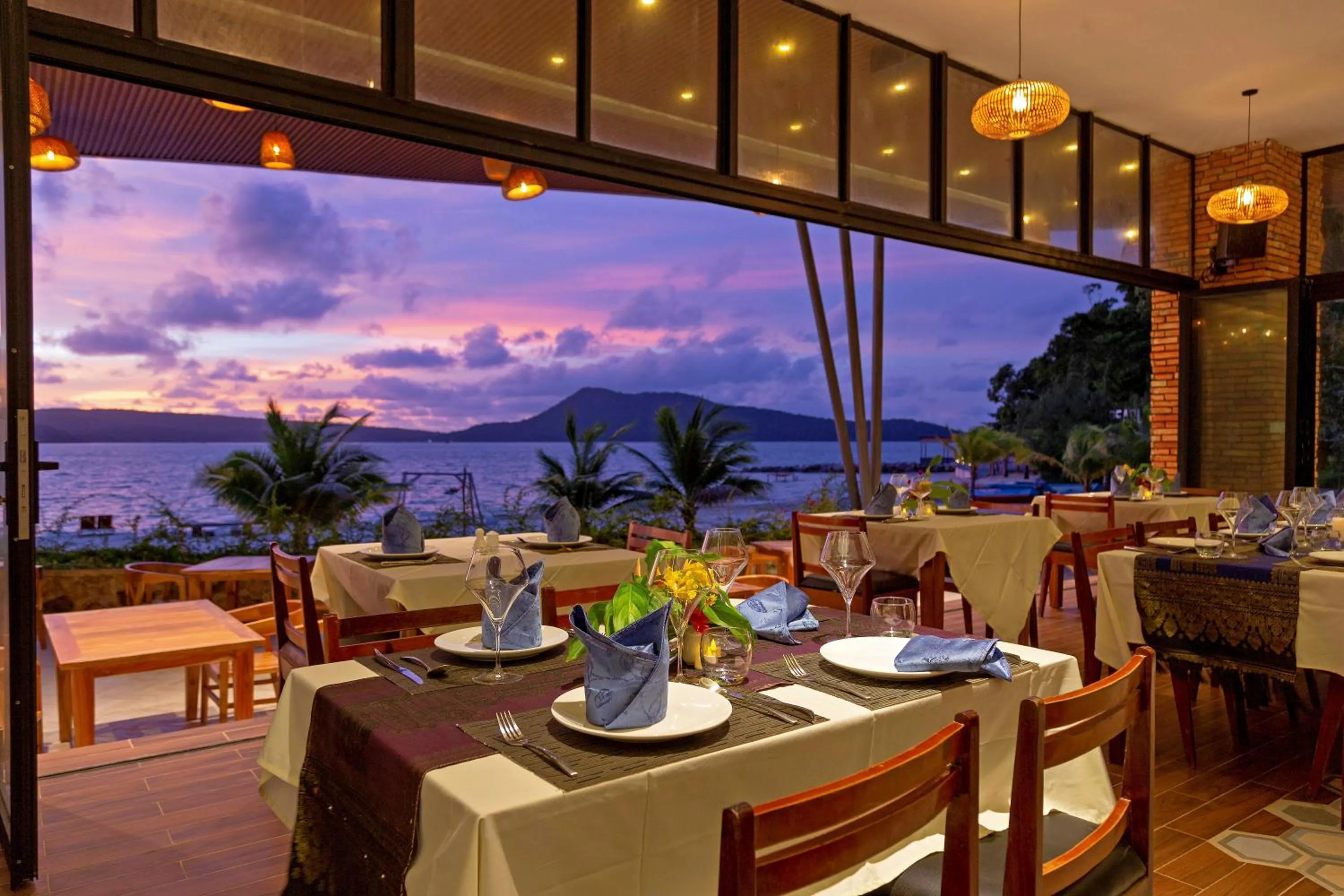 Restaurant/places to eat in Pearl Beach Resort & Spa