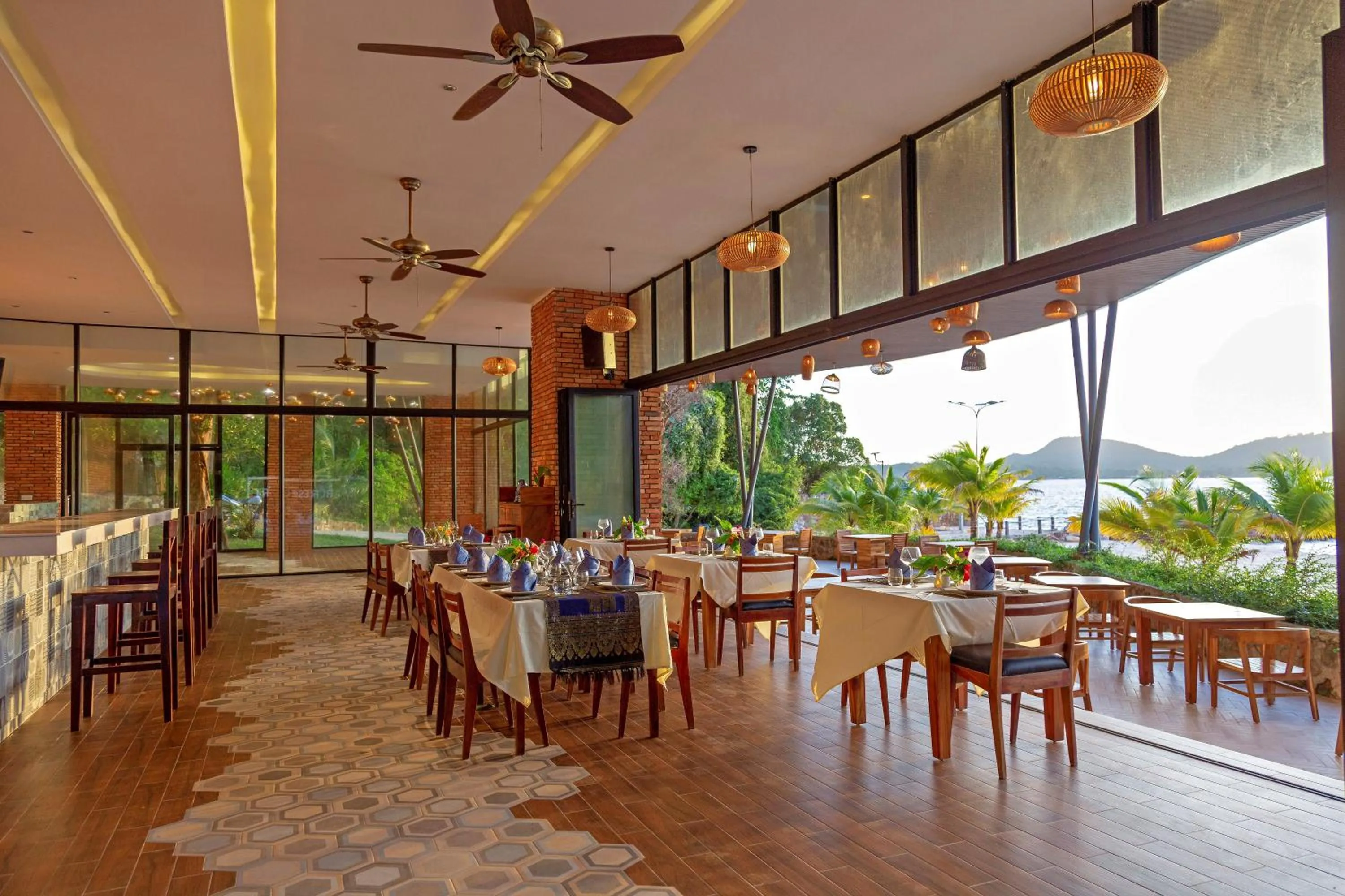Restaurant/places to eat in Pearl Beach Resort & Spa