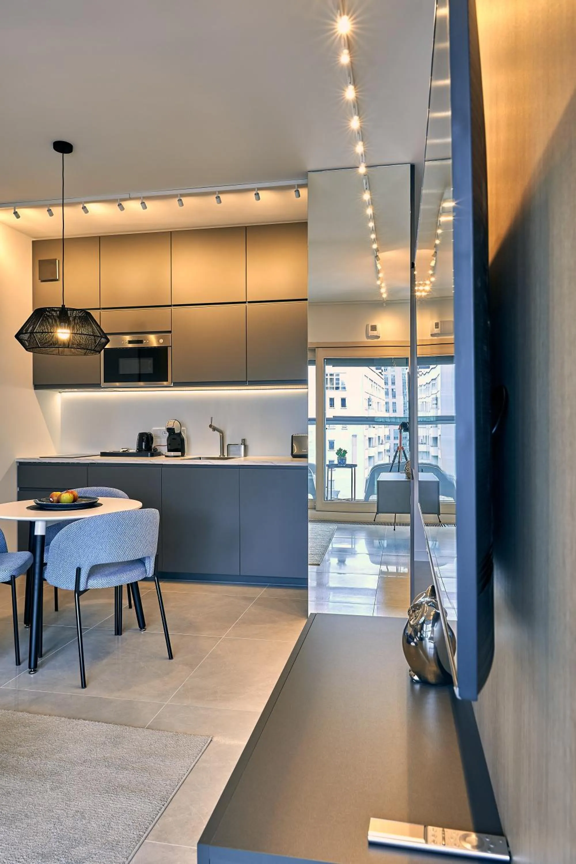 Kitchen or kitchenette in Mennica Central Apartments