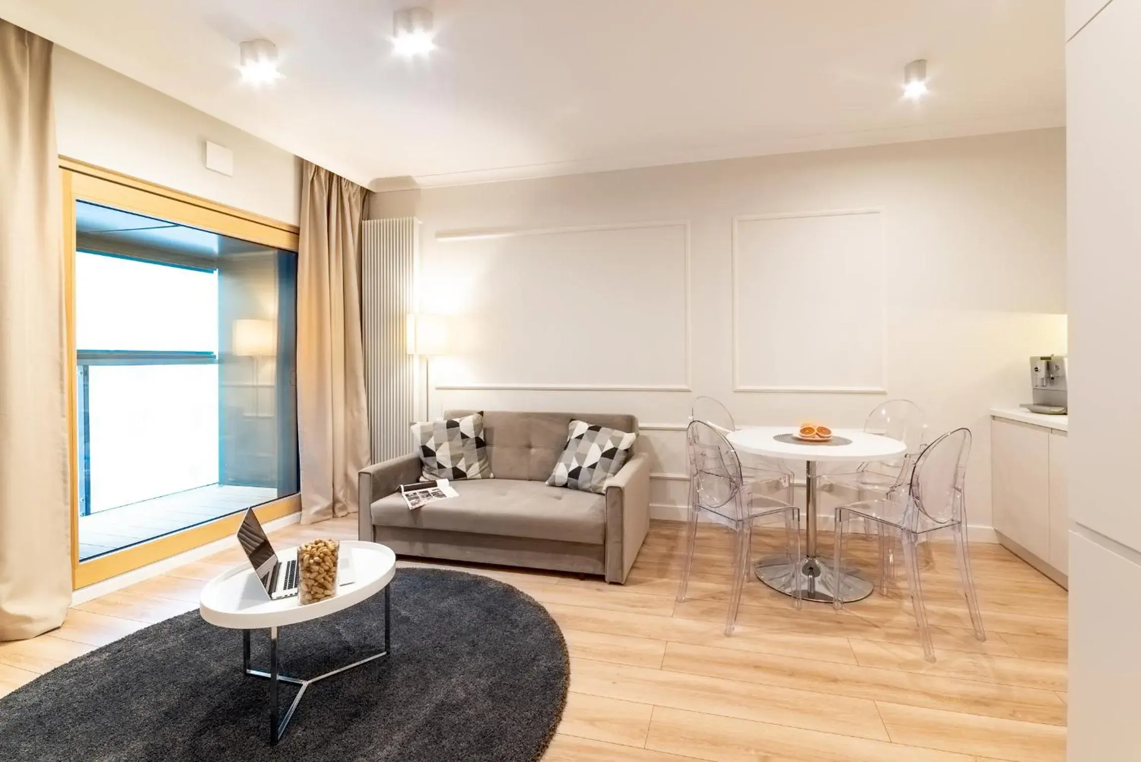 Two-Bedroom Apartment in Mennica Central Apartments Two-Bedroom Apartment in Mennica Central Apartments