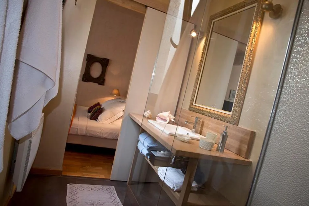 Bed in Les Chambres de l'Abbaye