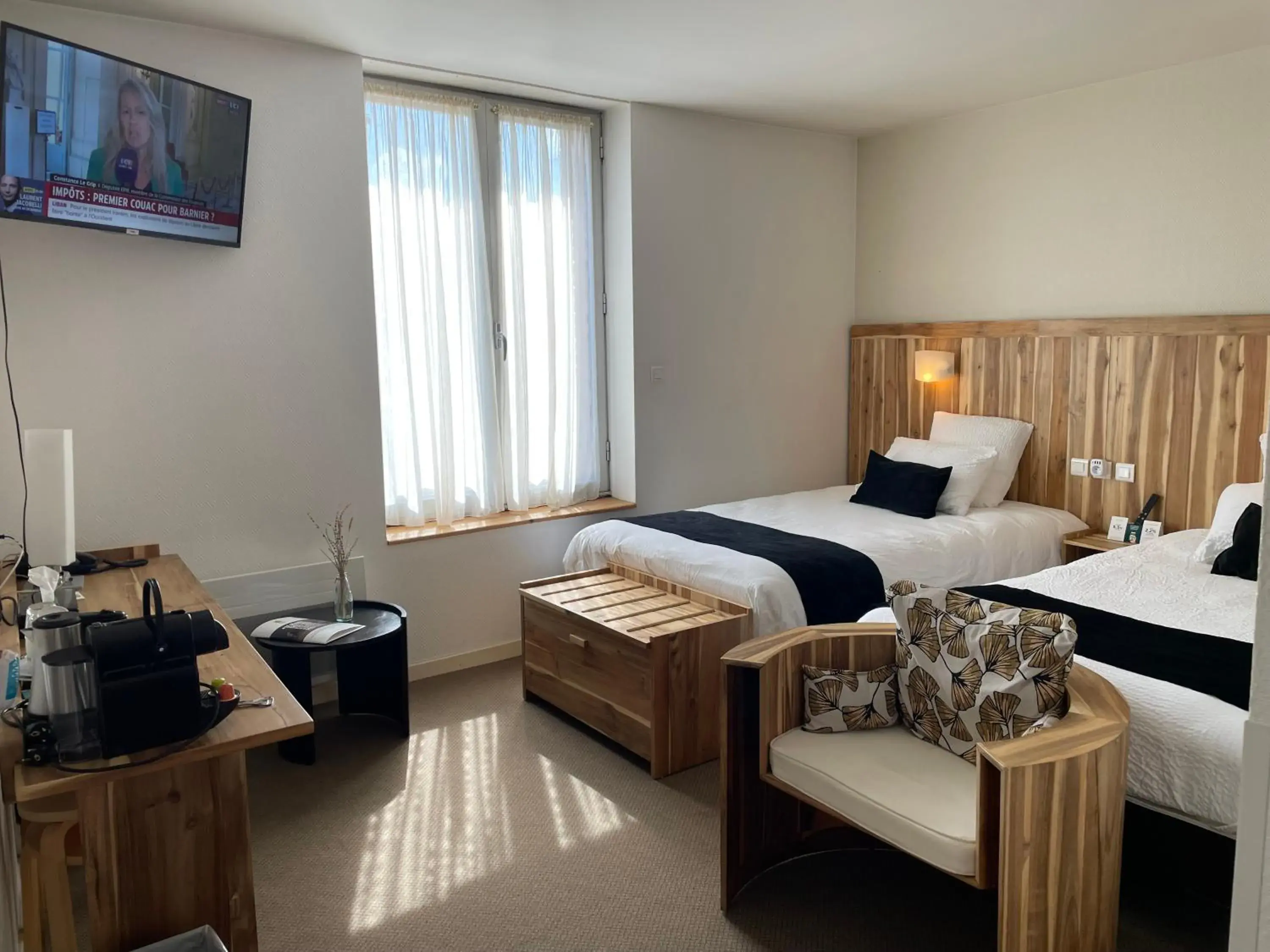 Superior Double Room with Two Double Beds in Logis Hôtel de France & Restaurant Pamiers Superior Double Room with Two Double Beds in Logis Hôtel de France & Restaurant Pamiers