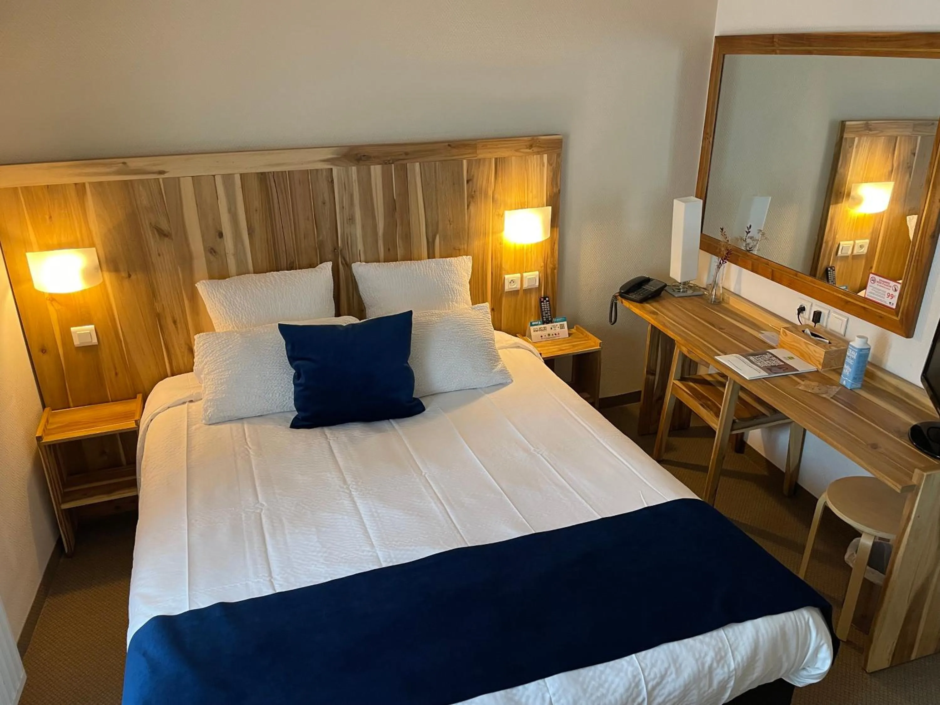Photo of the whole room, Bed in Logis Hôtel de France & Restaurant Pamiers