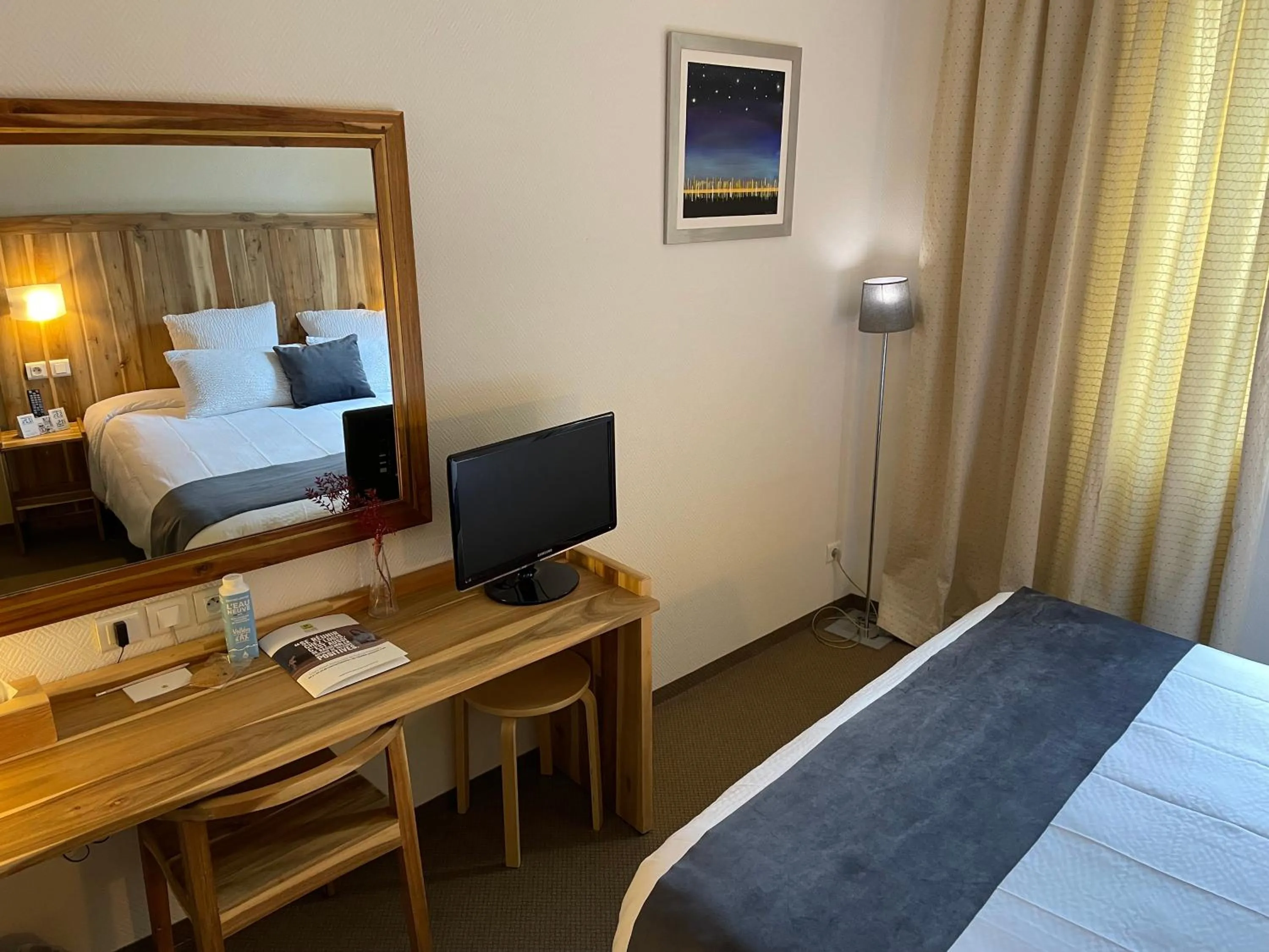 Photo of the whole room, Bed in Logis Hôtel de France & Restaurant Pamiers