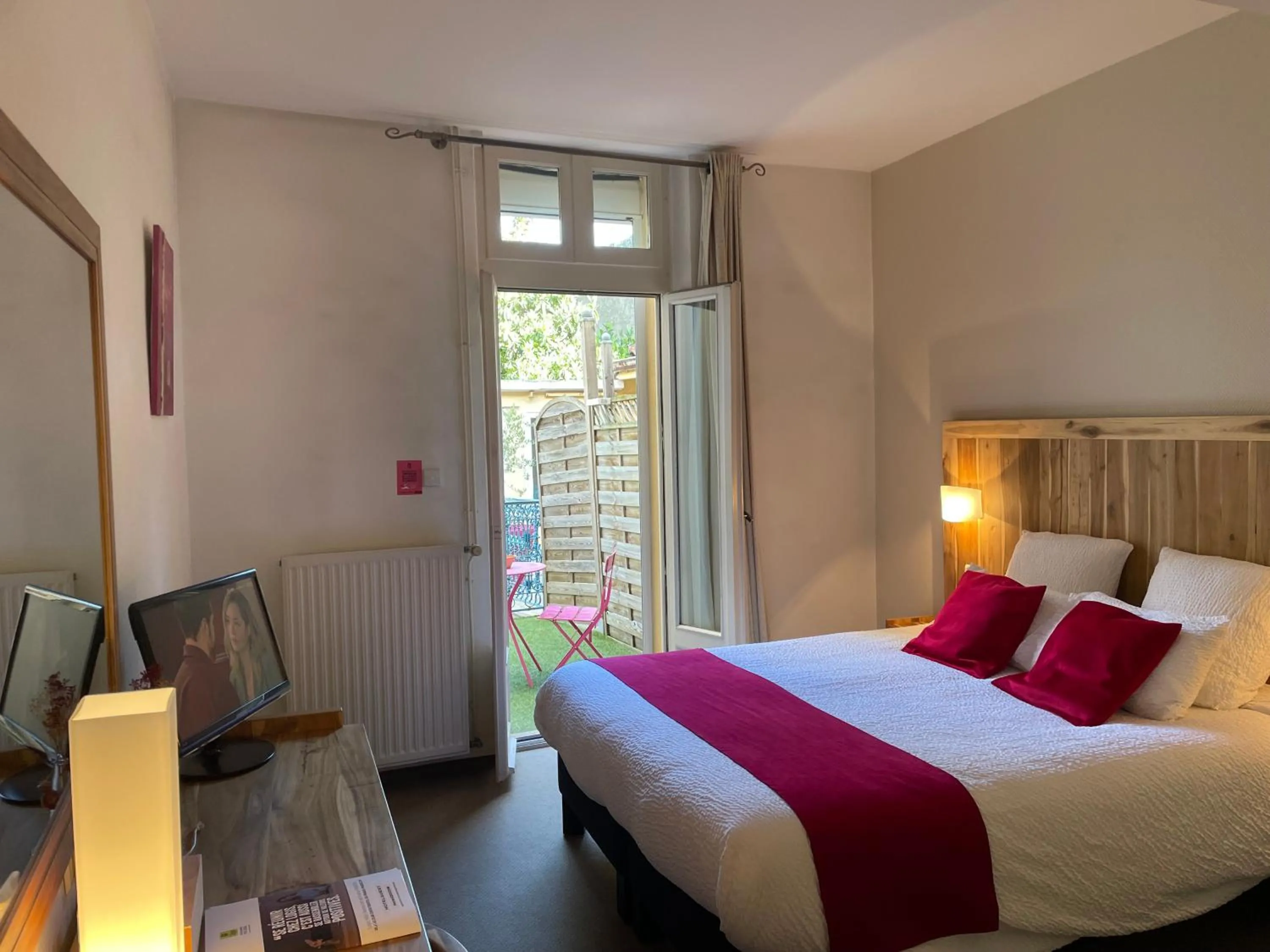 Photo of the whole room, Bed in Logis Hôtel de France & Restaurant Pamiers