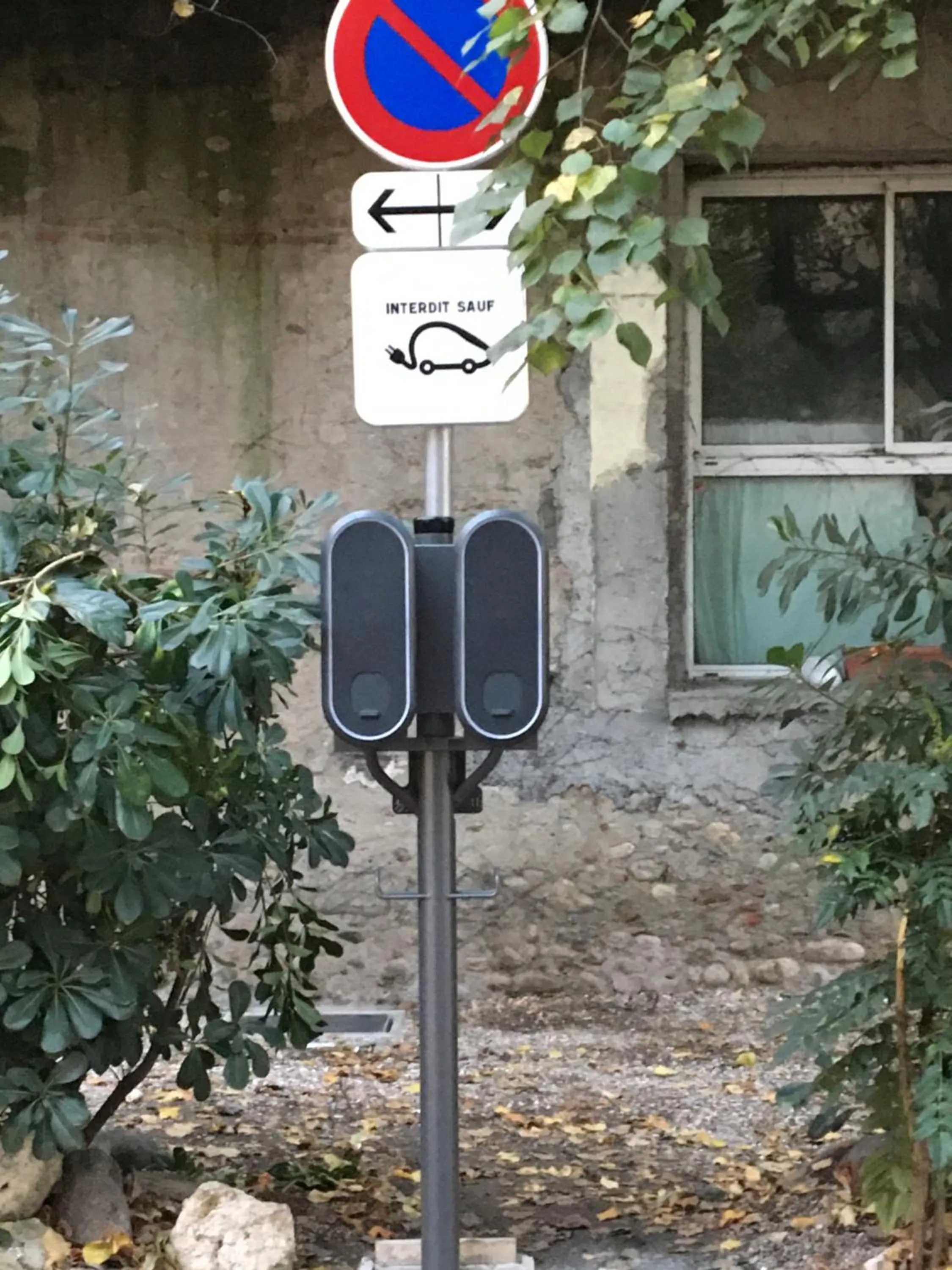 Parking in Logis Hôtel de France & Restaurant Pamiers