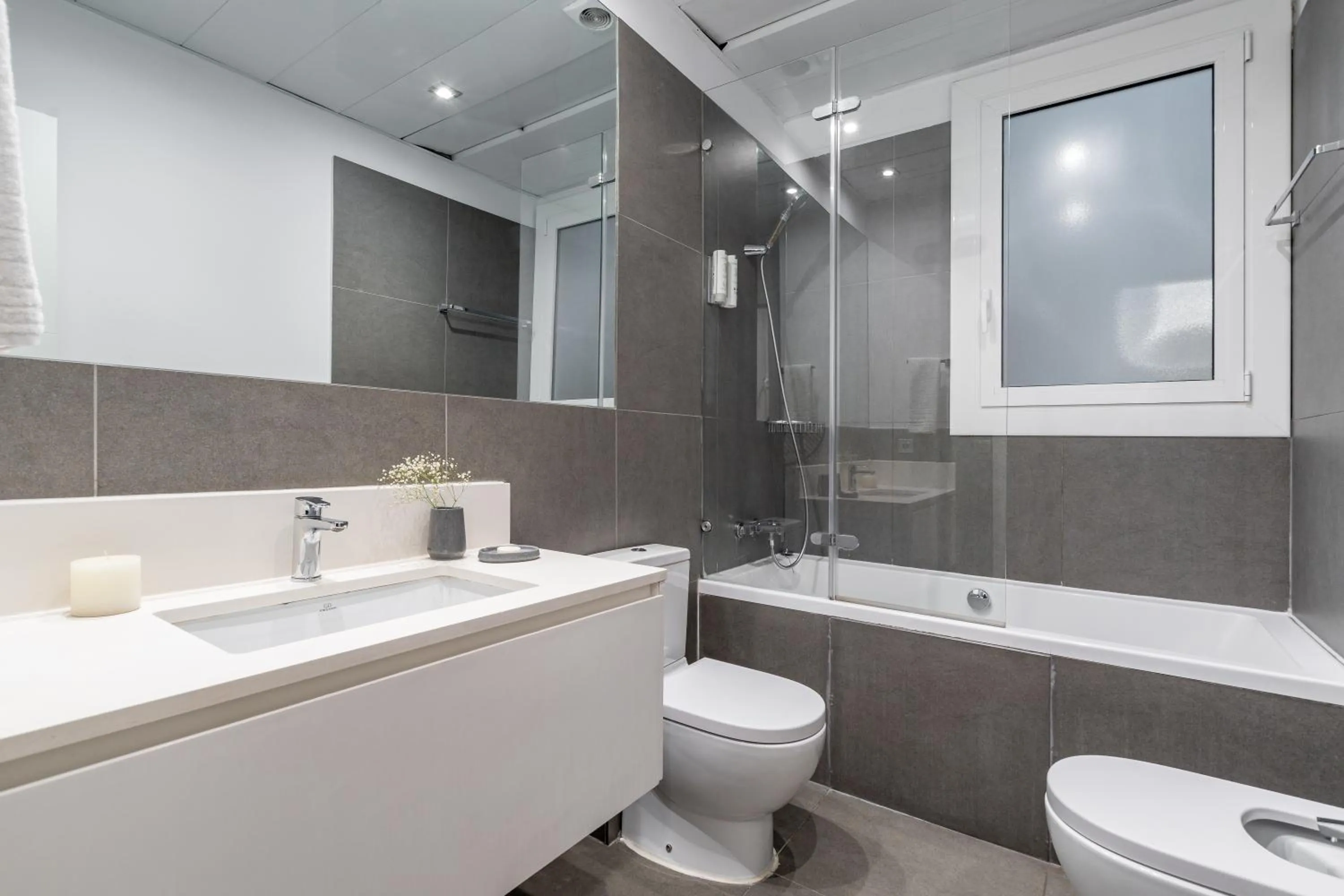 Bathroom in Aspasios Rambla Catalunya Apartments