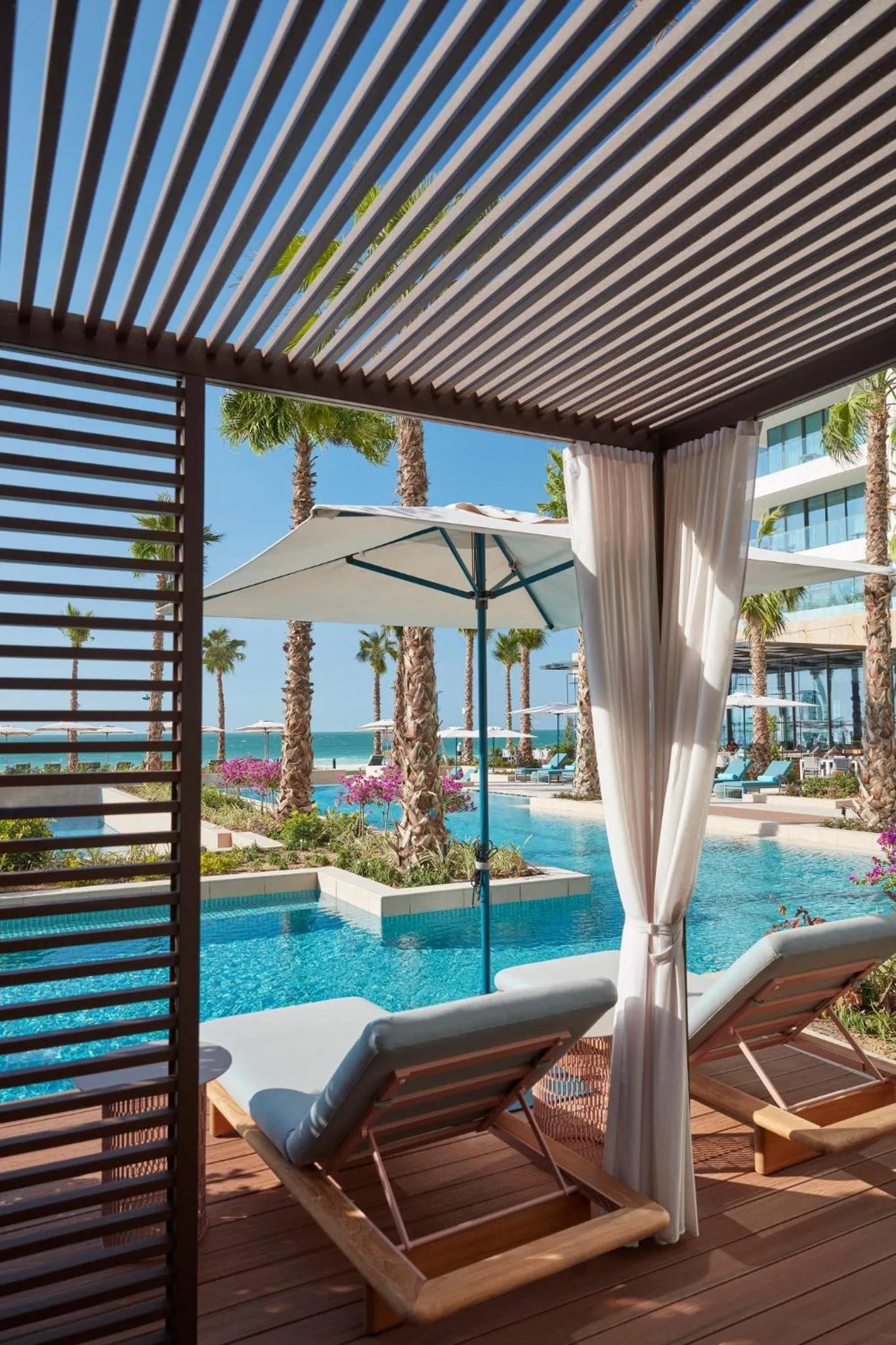 Swimming pool in Mandarin Oriental Jumeira, Dubai