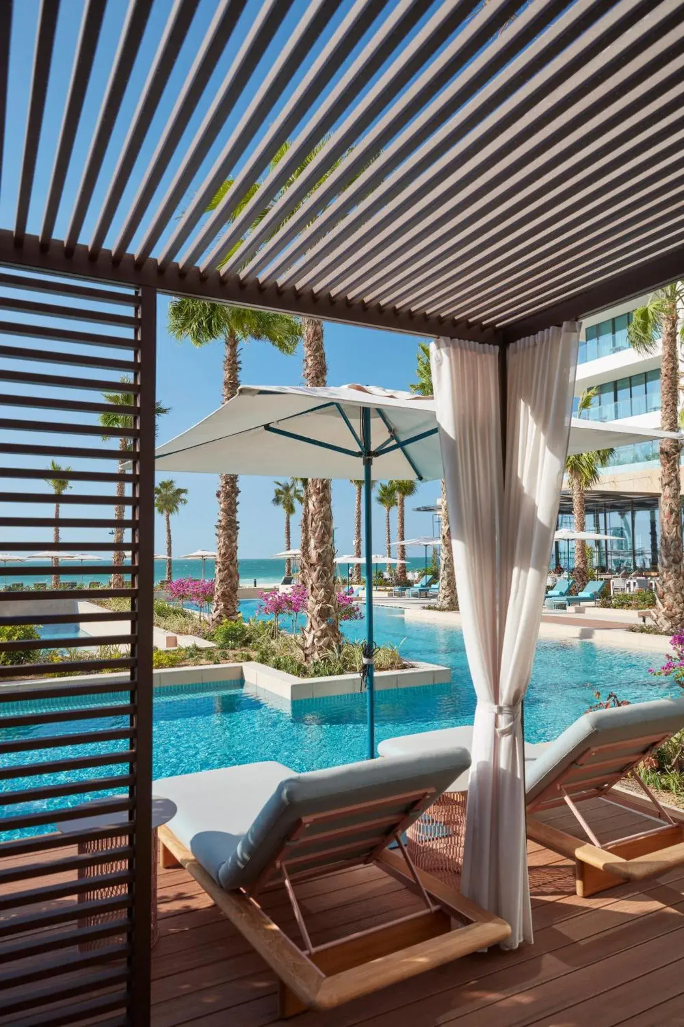 Swimming pool in Mandarin Oriental Jumeira, Dubai Swimming pool in Mandarin Oriental Jumeira, Dubai