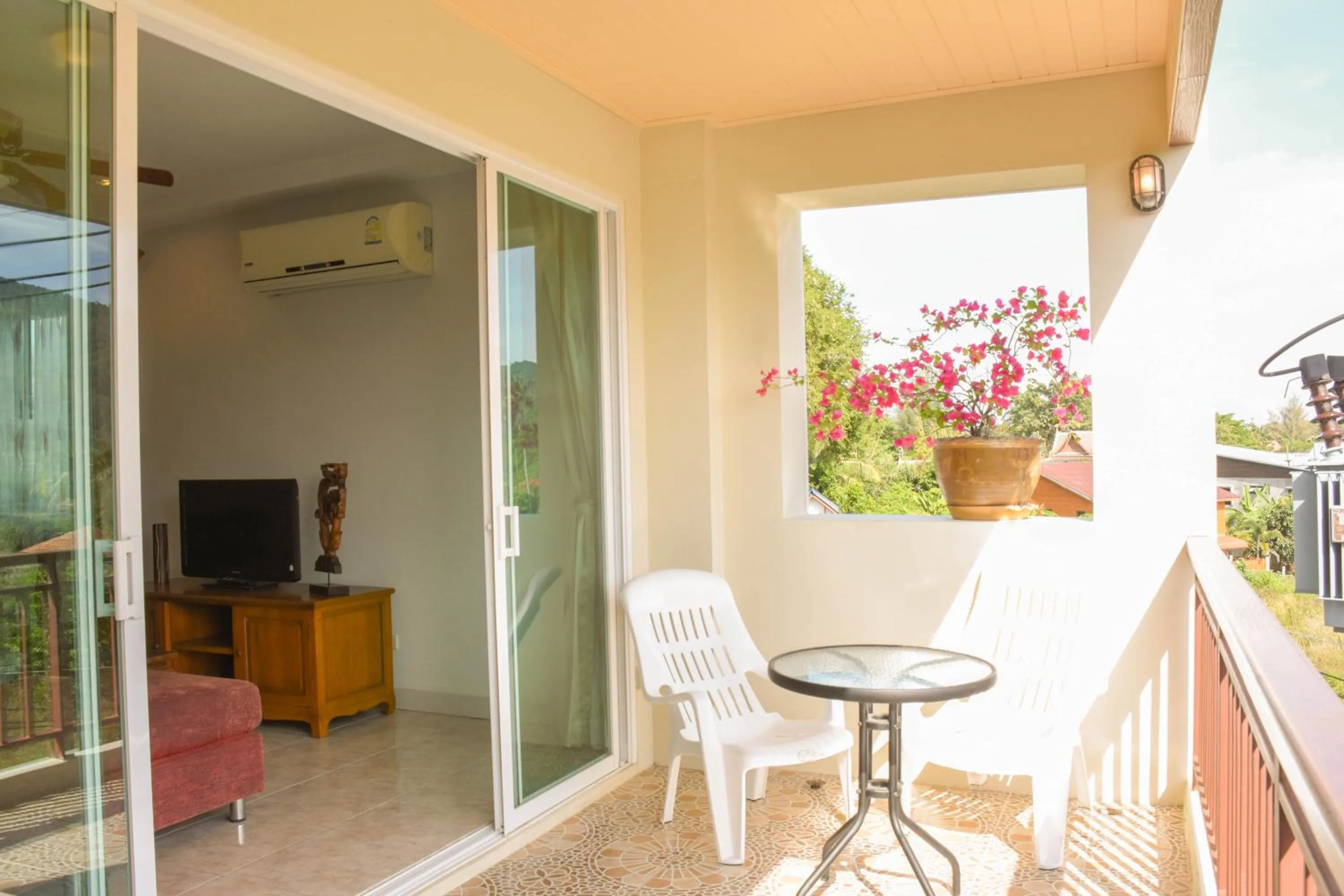 Day in Baan Rosa Bangtao Beach