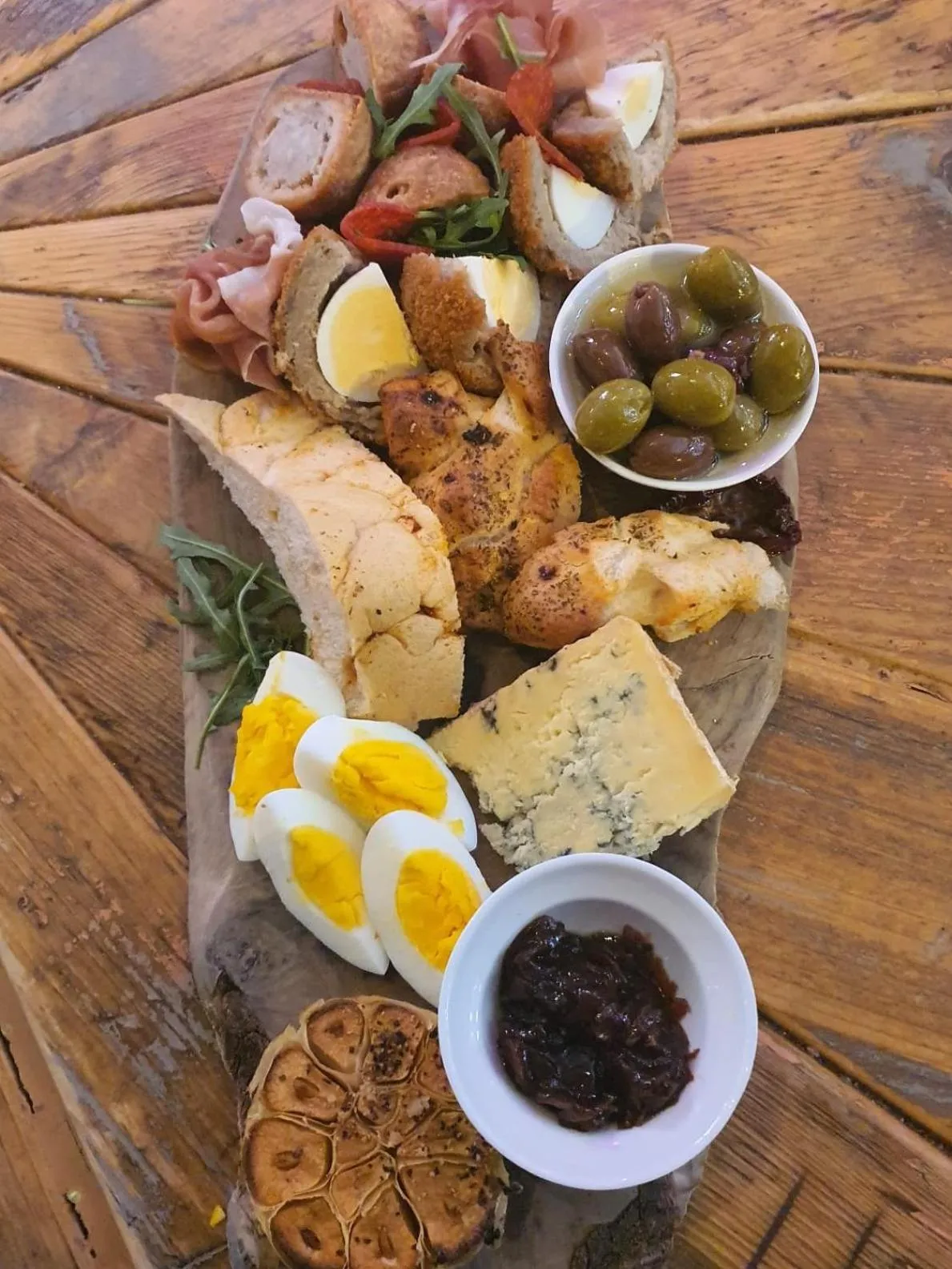 Restaurant/places to eat in The White Swan Hotel Bar & Restaurant