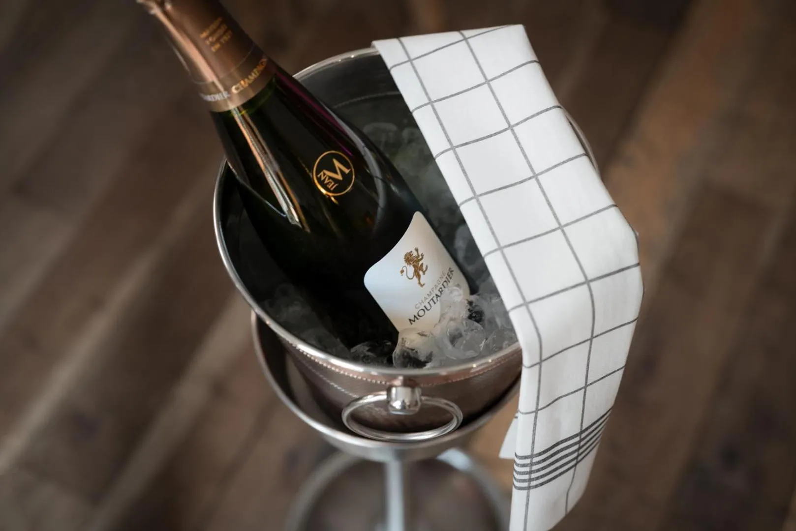 Alcoholic drinks in The White Swan Hotel Bar & Restaurant