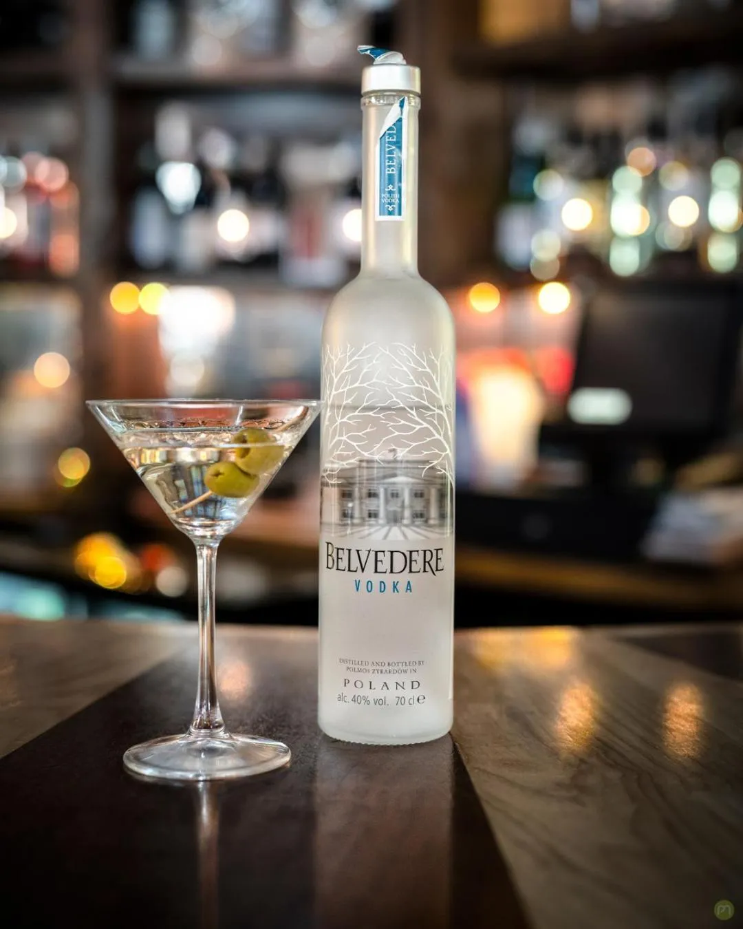 Drinks in The White Swan Hotel Bar & Restaurant