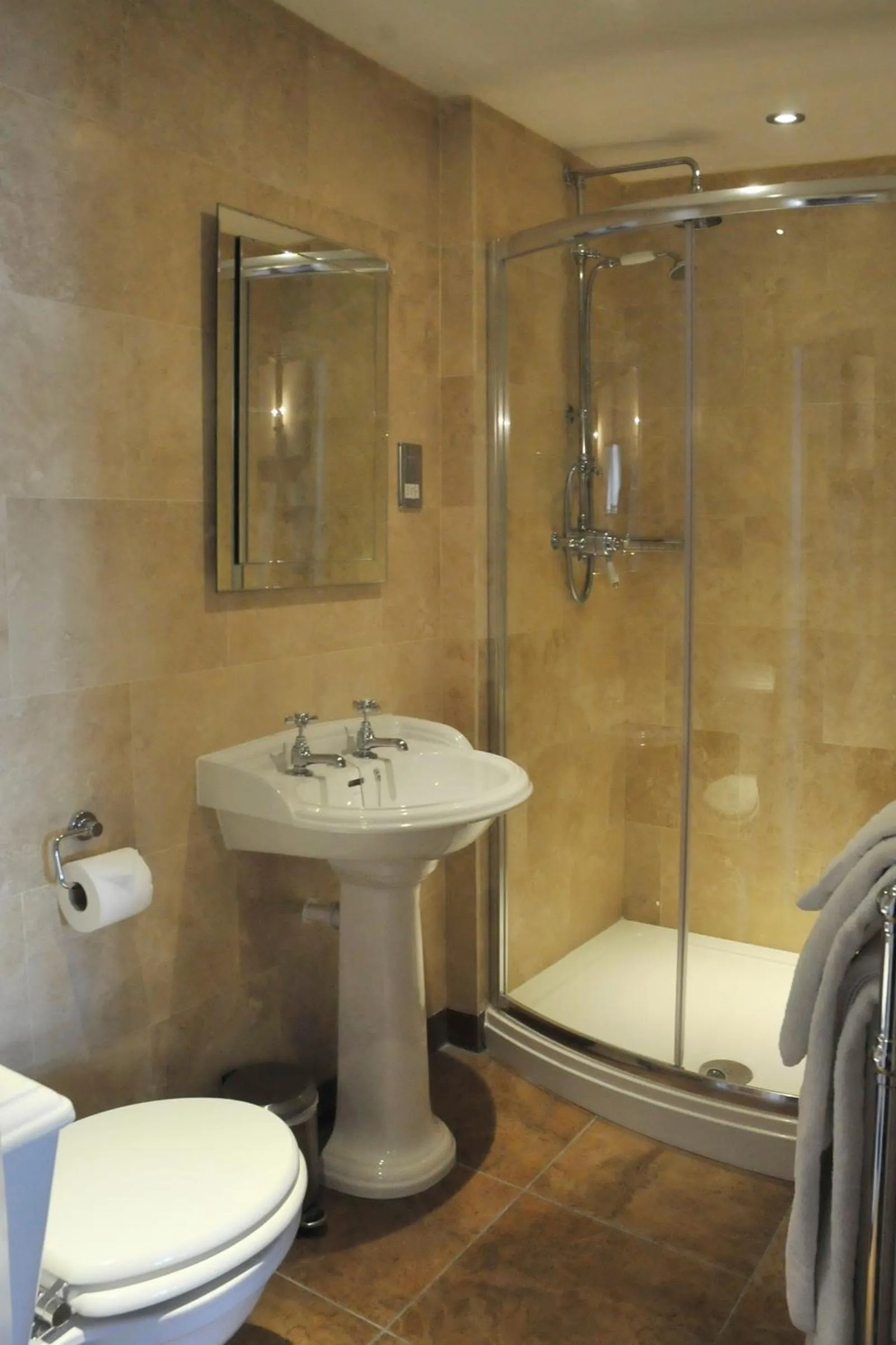 Bathroom in The White Swan Hotel Bar & Restaurant