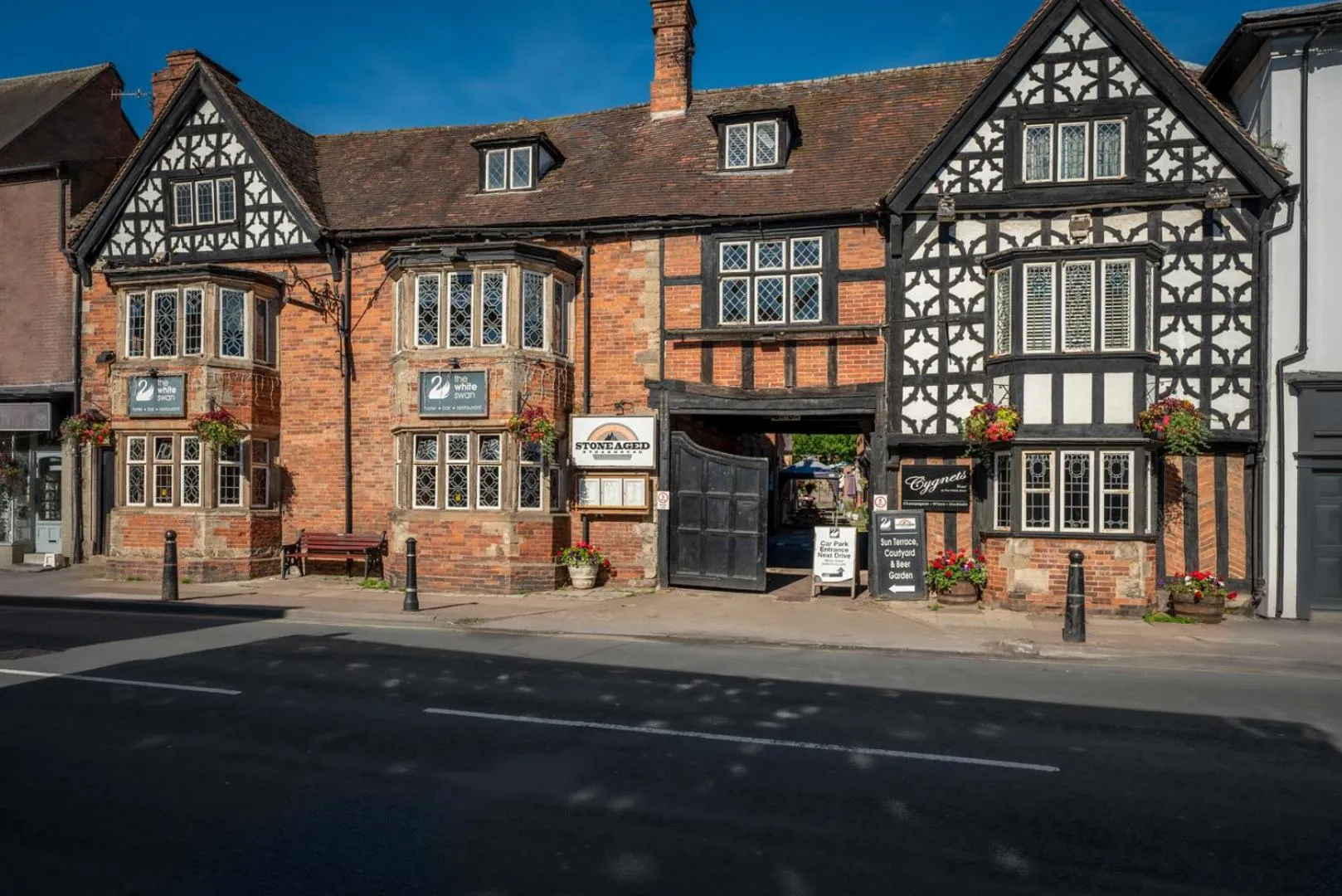 Property building in The White Swan Hotel Bar & Restaurant