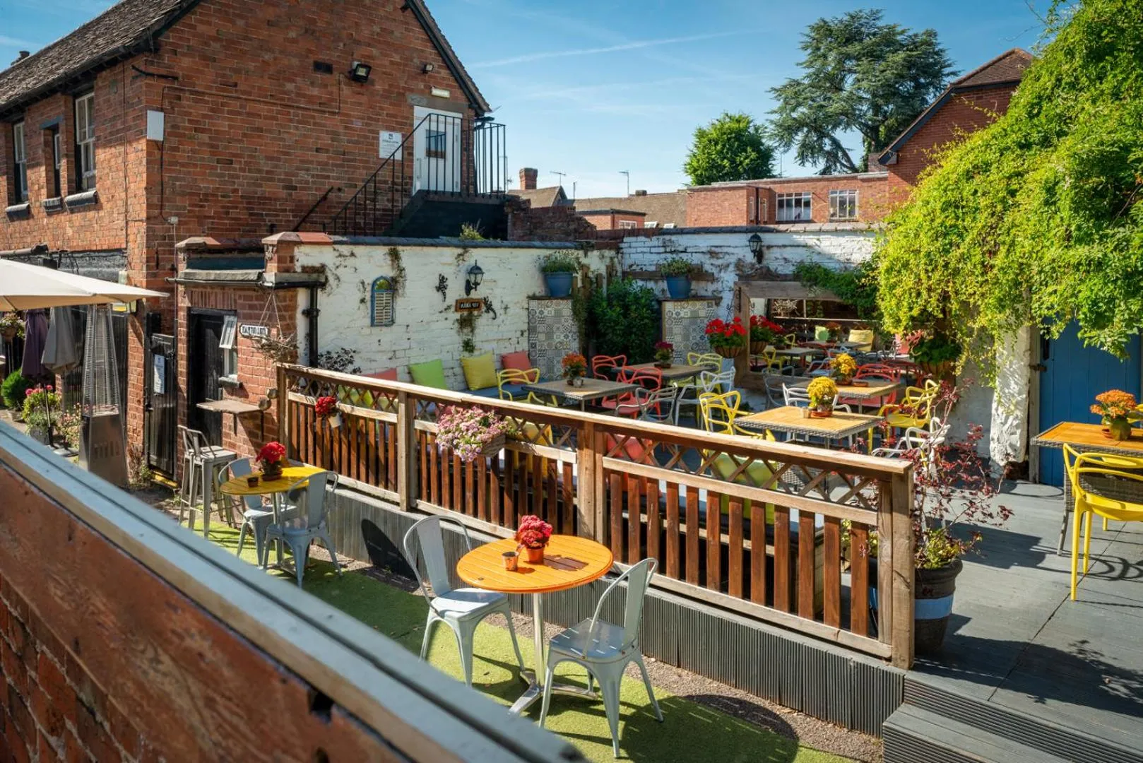 Property building in The White Swan Hotel Bar & Restaurant