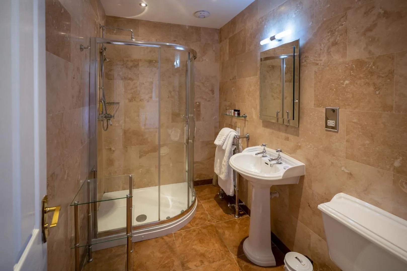 Bathroom in The White Swan Hotel Bar & Restaurant