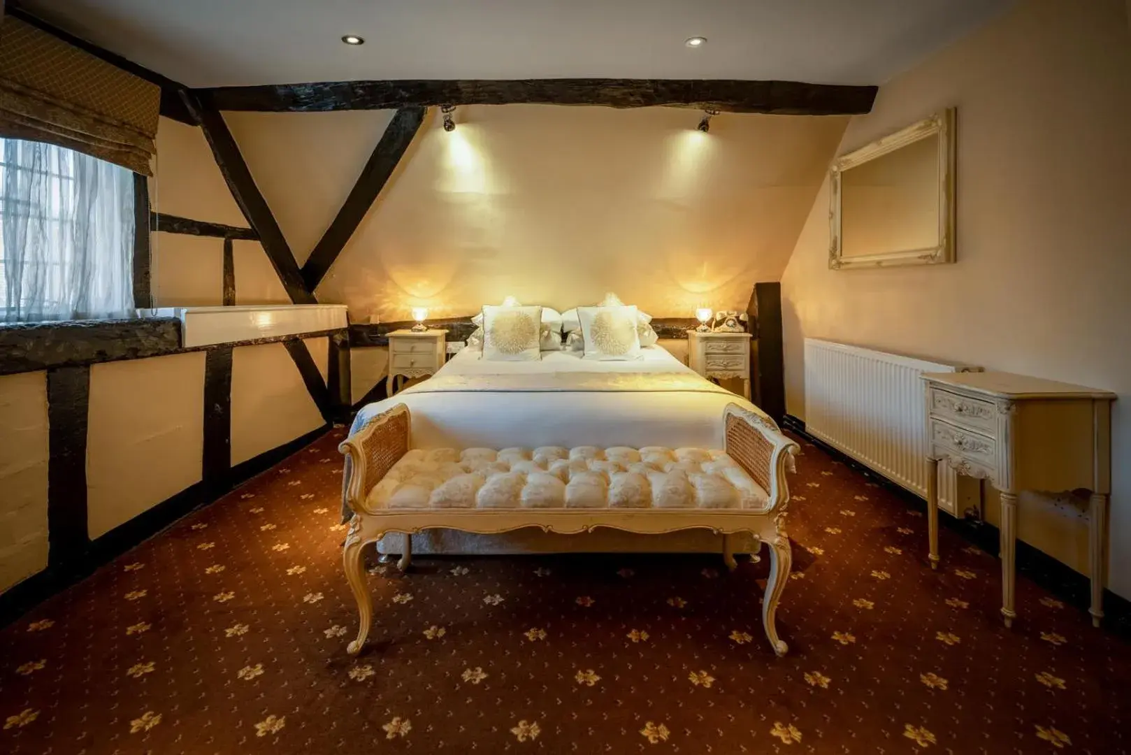 Deluxe Suite in The White Swan Hotel Bar & Restaurant Deluxe Suite in The White Swan Hotel Bar & Restaurant