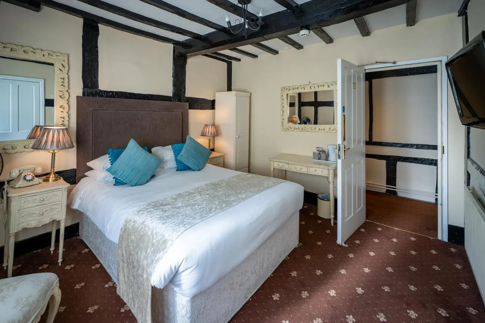 Double Room in The White Swan Hotel Bar & Restaurant Double Room in The White Swan Hotel Bar & Restaurant