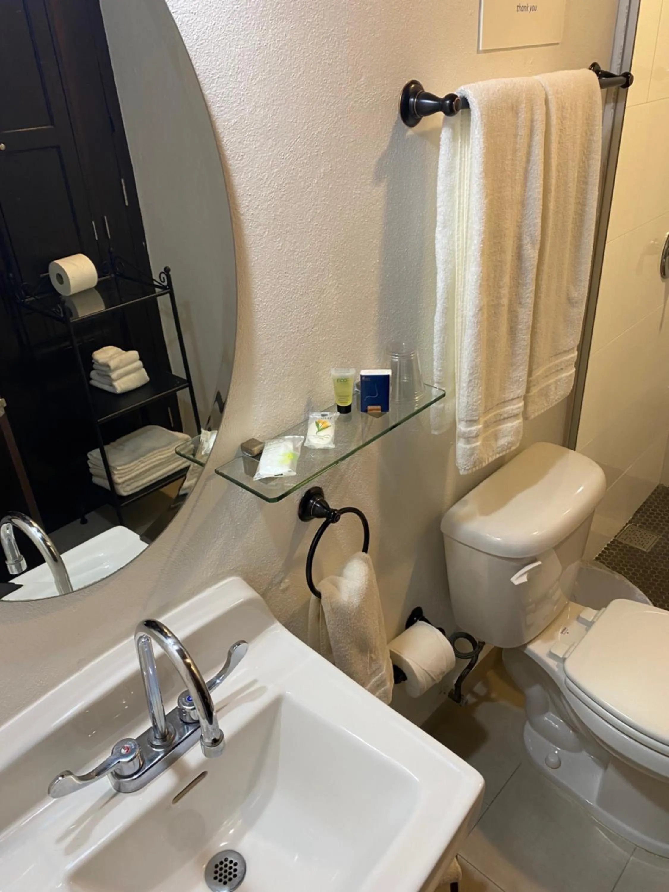 Toilet in 352 Guest House Hotel Boutique