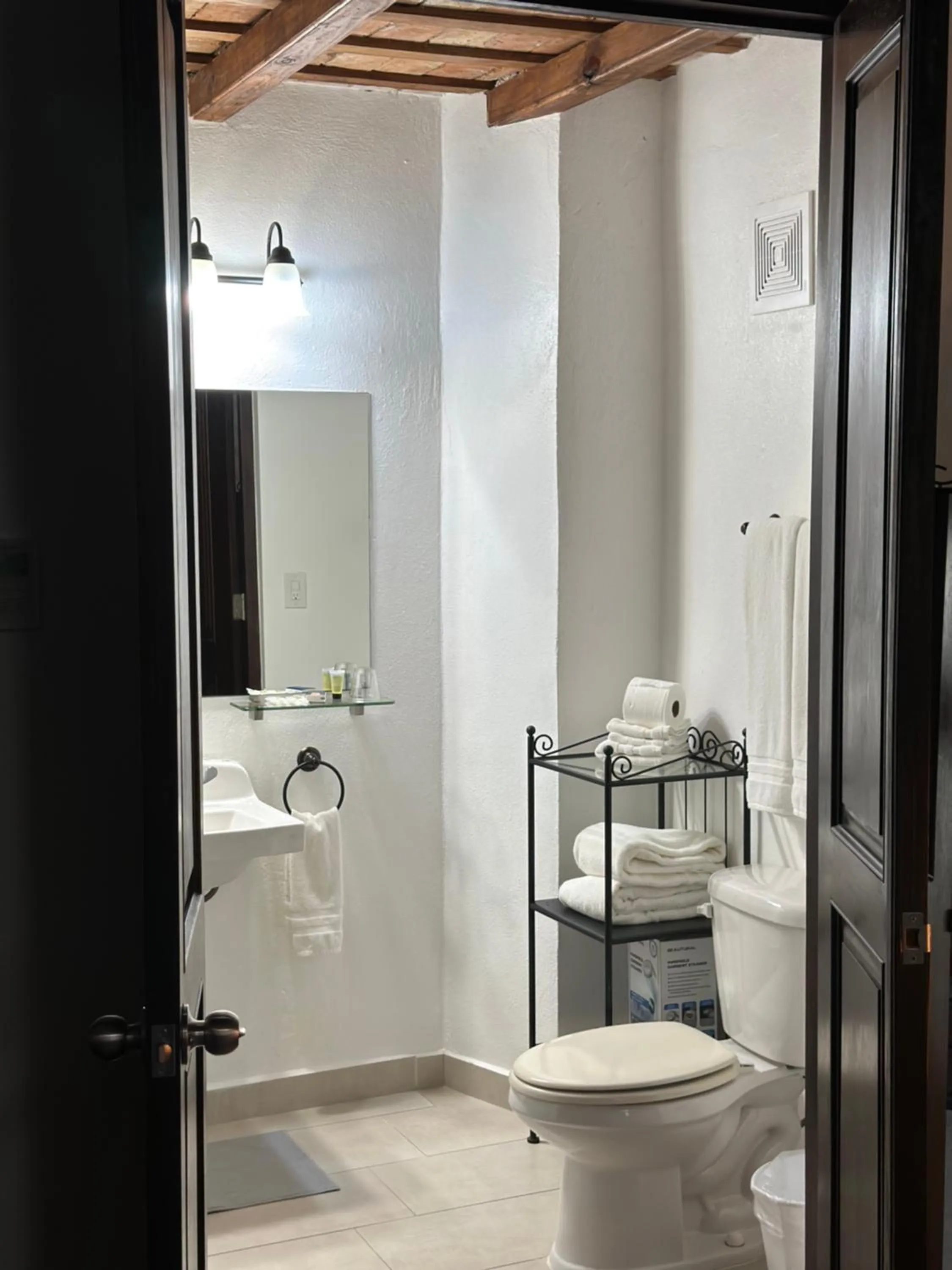 Bathroom in 352 Guest House Hotel Boutique