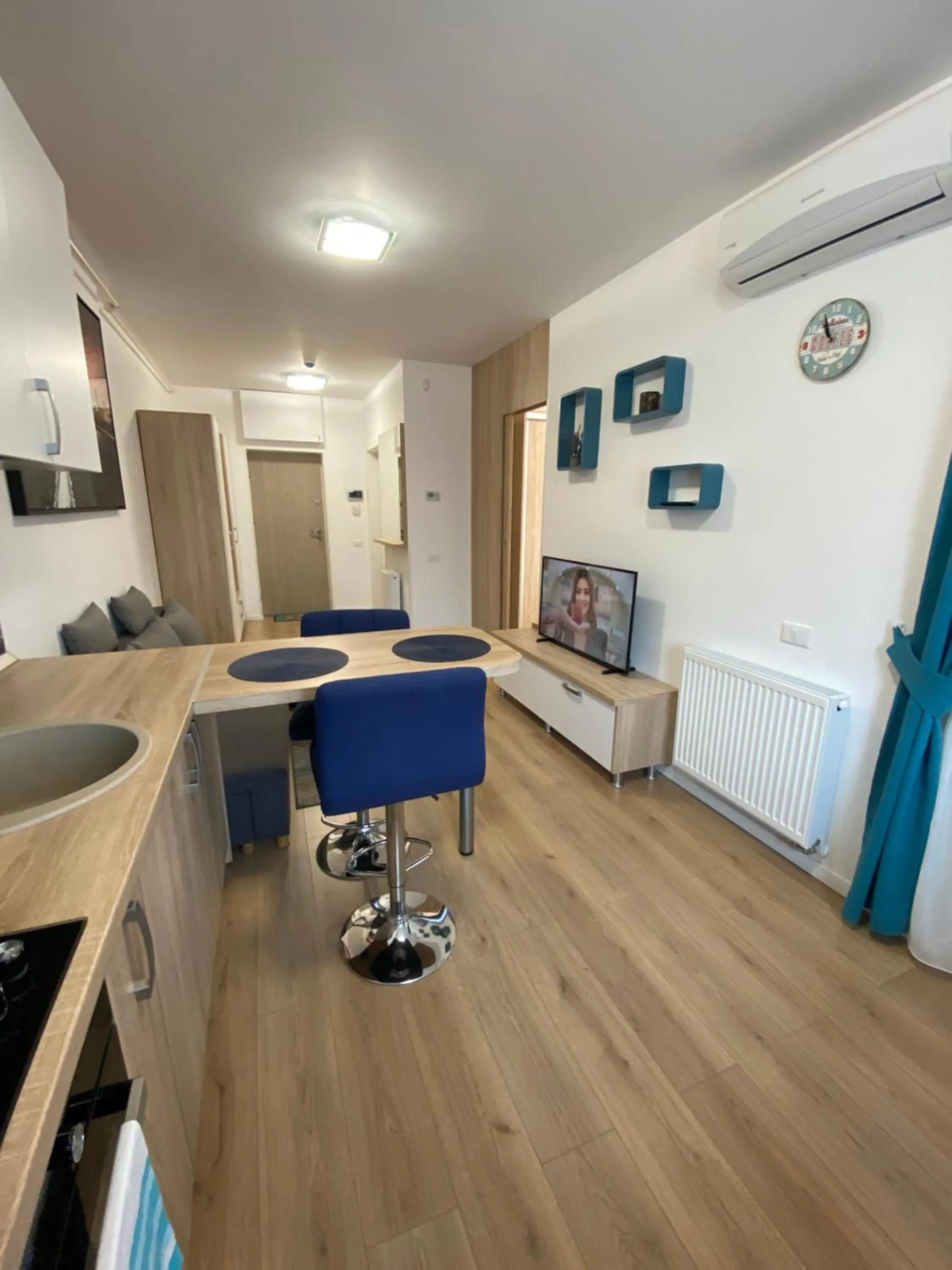 Photo of the whole room in Top Level Residence