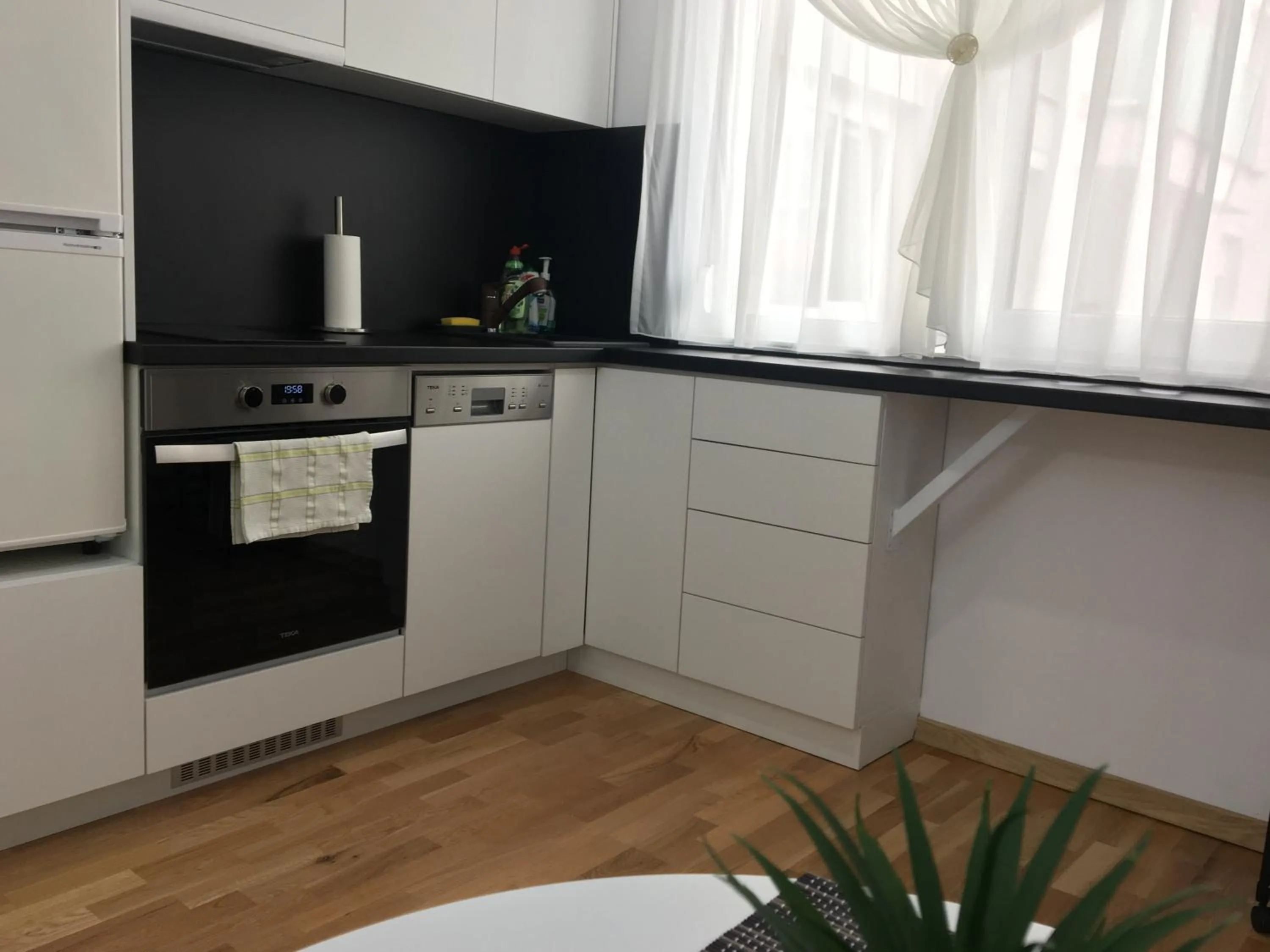 Kitchen or kitchenette in Top Level Residence