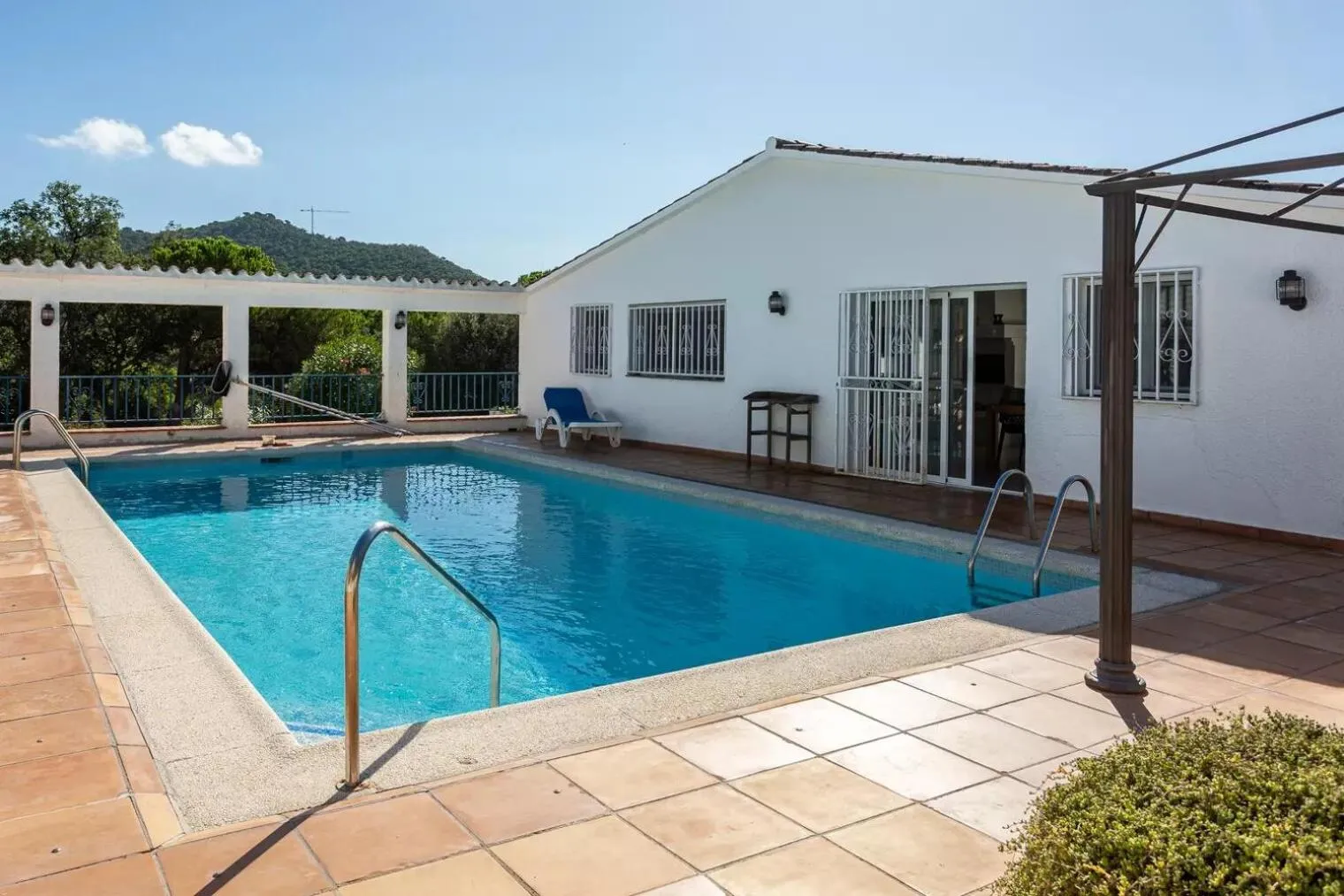 Swimming pool in Sea près des Golfs