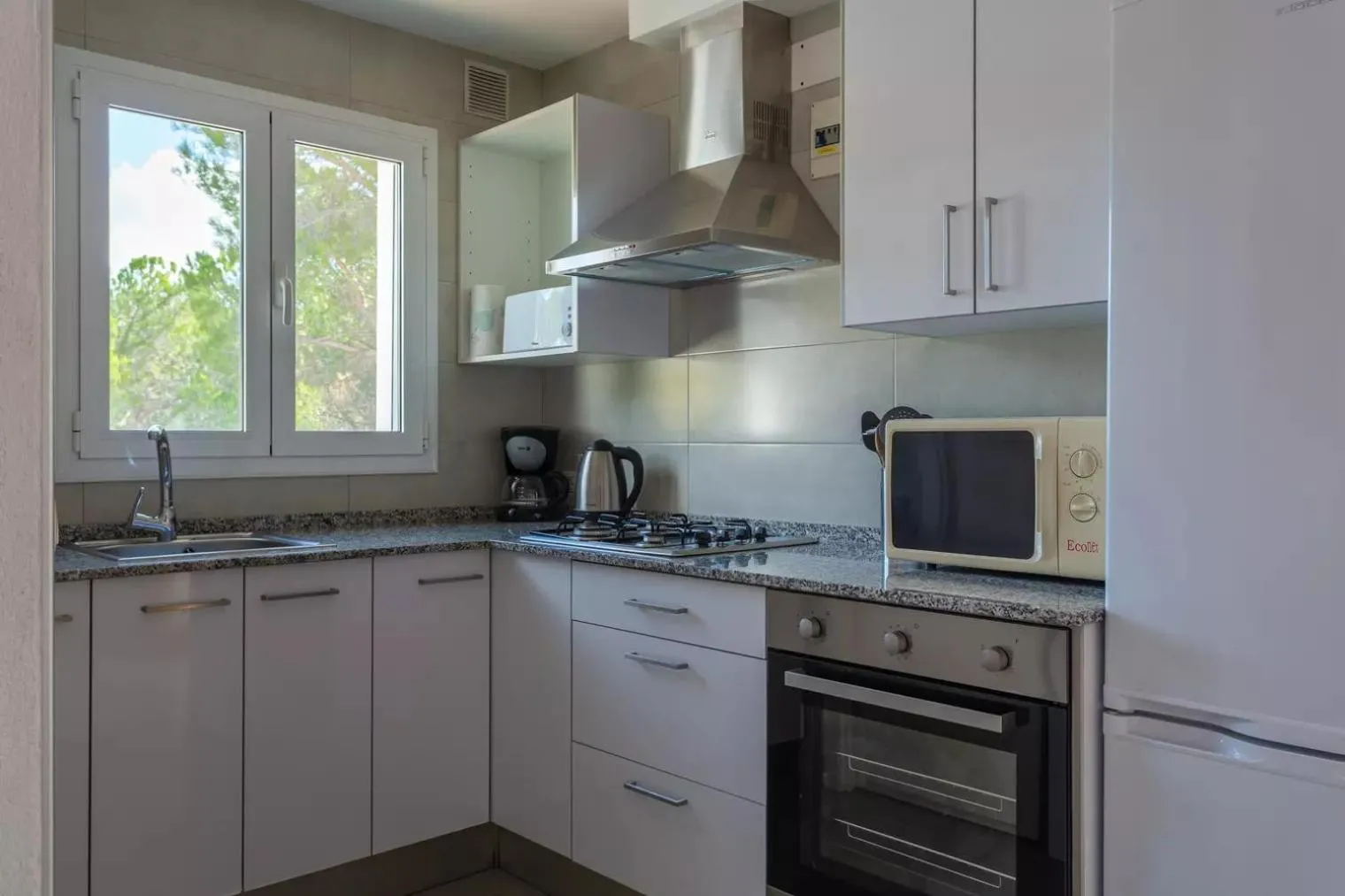 Kitchen or kitchenette in Sea près des Golfs