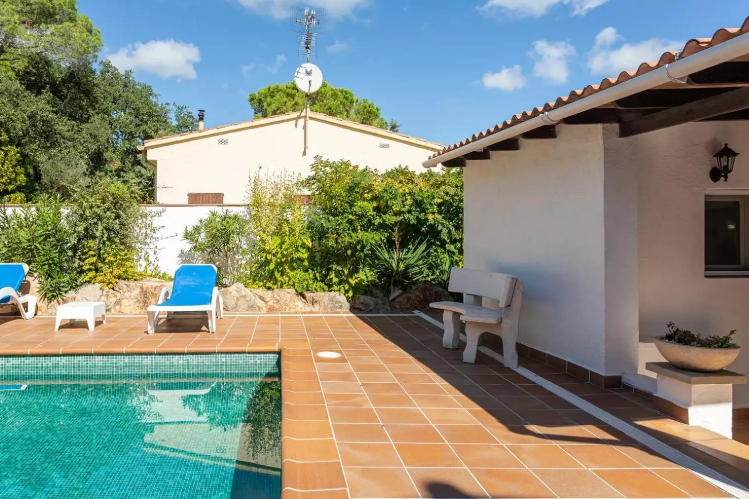 Pool view in Sea près des Golfs