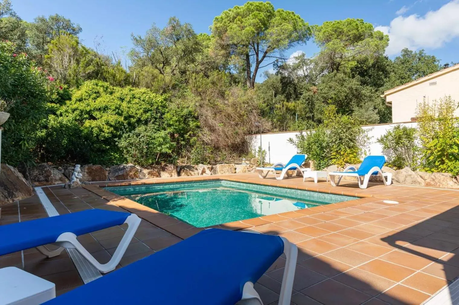 Pool view in Sea près des Golfs