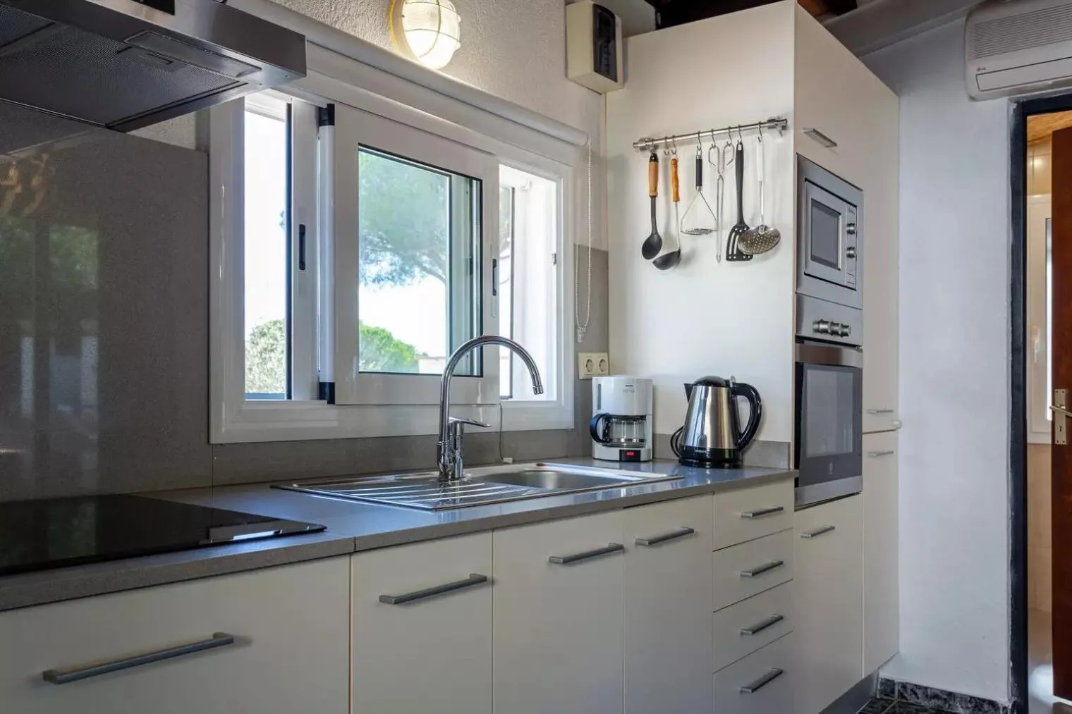 Kitchen or kitchenette in Sea près des Golfs