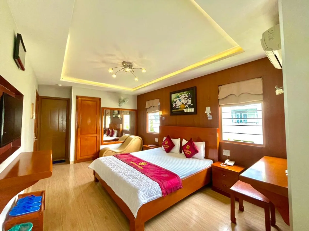 Photo of the whole room, Bed in Mai Vang Hotel