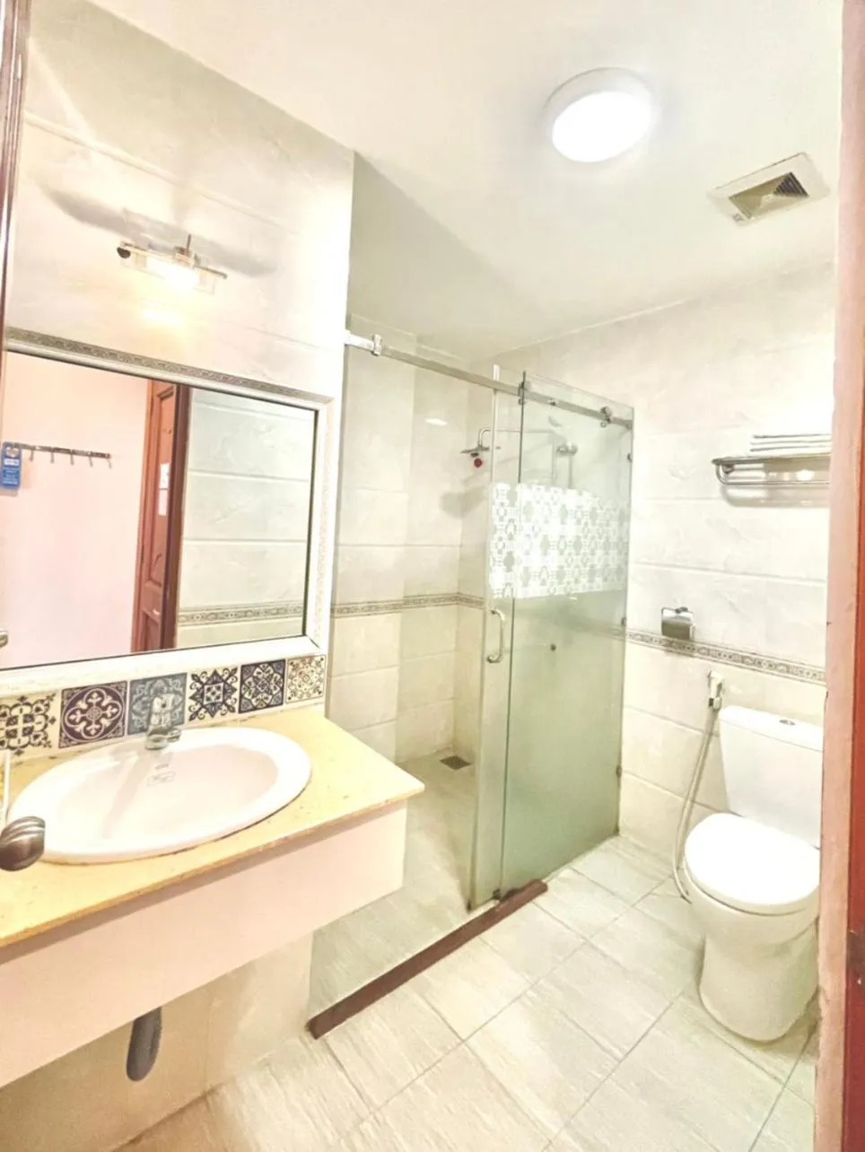 Shower in Mai Vang Hotel