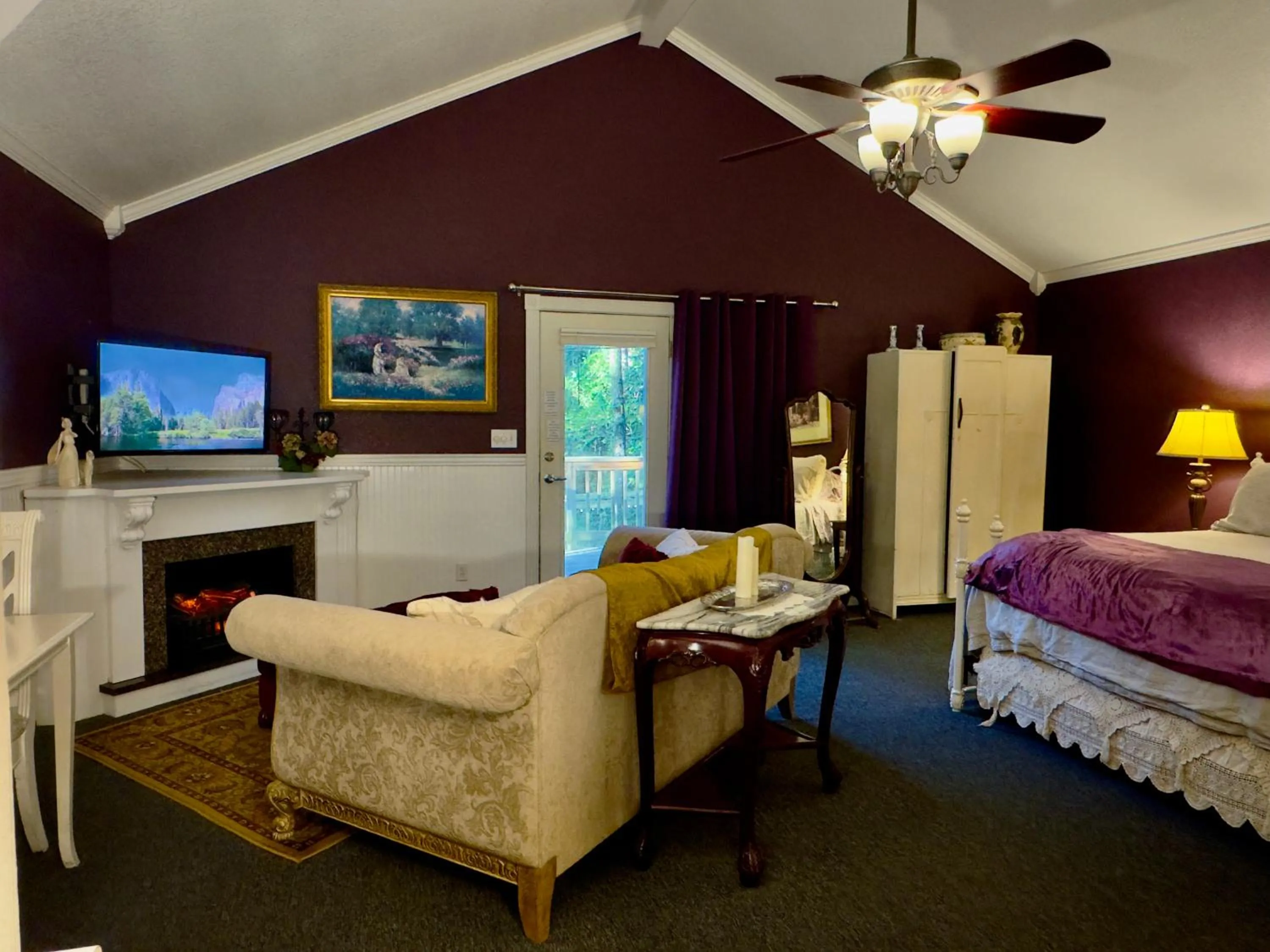 Property building, Bed in Bed and Breakfast on White Rock Creek