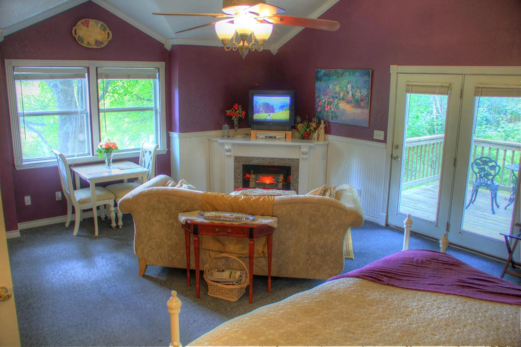 Shower, Bed in Bed and Breakfast on White Rock Creek