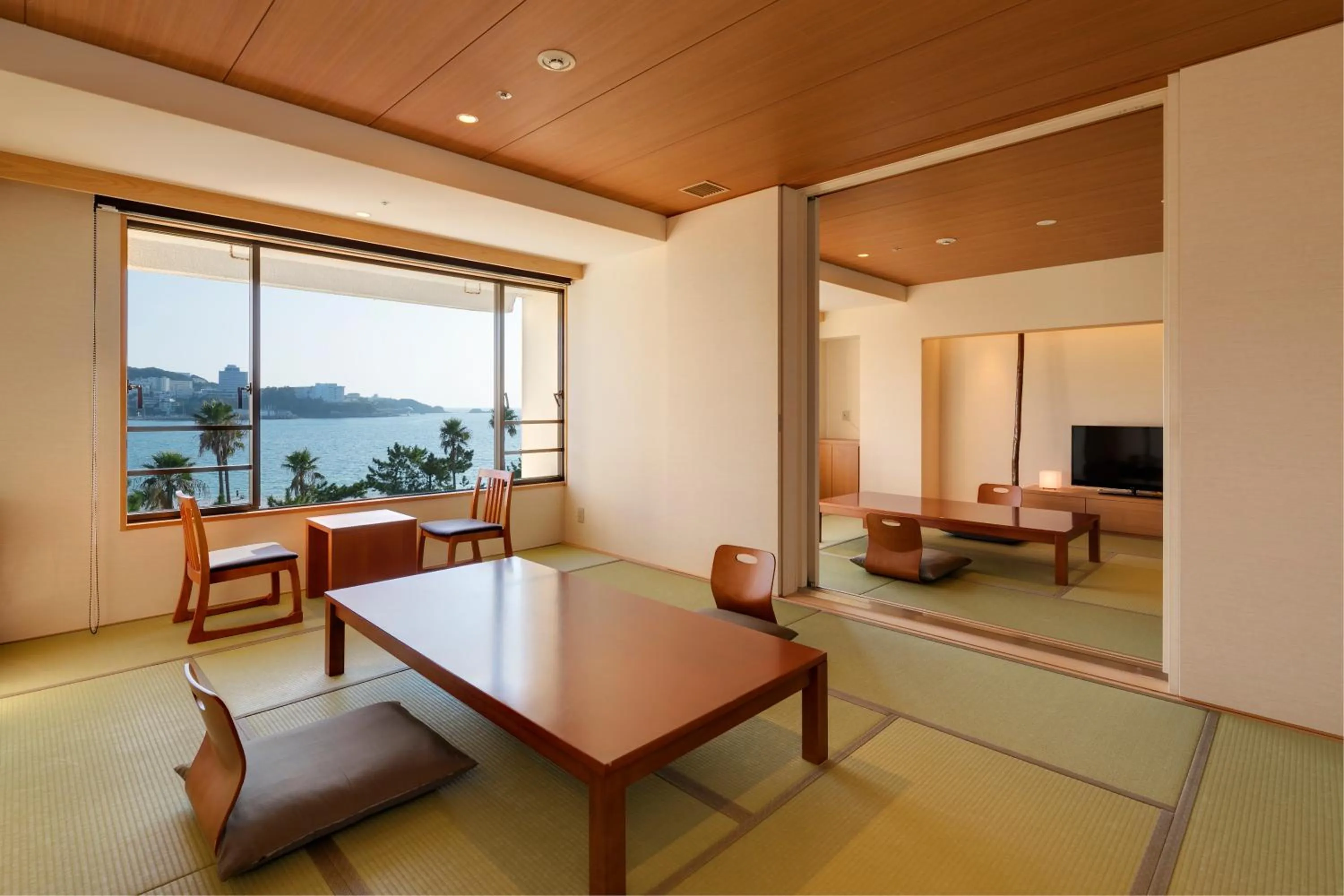 TV and multimedia in Shiraraso Grand Hotel