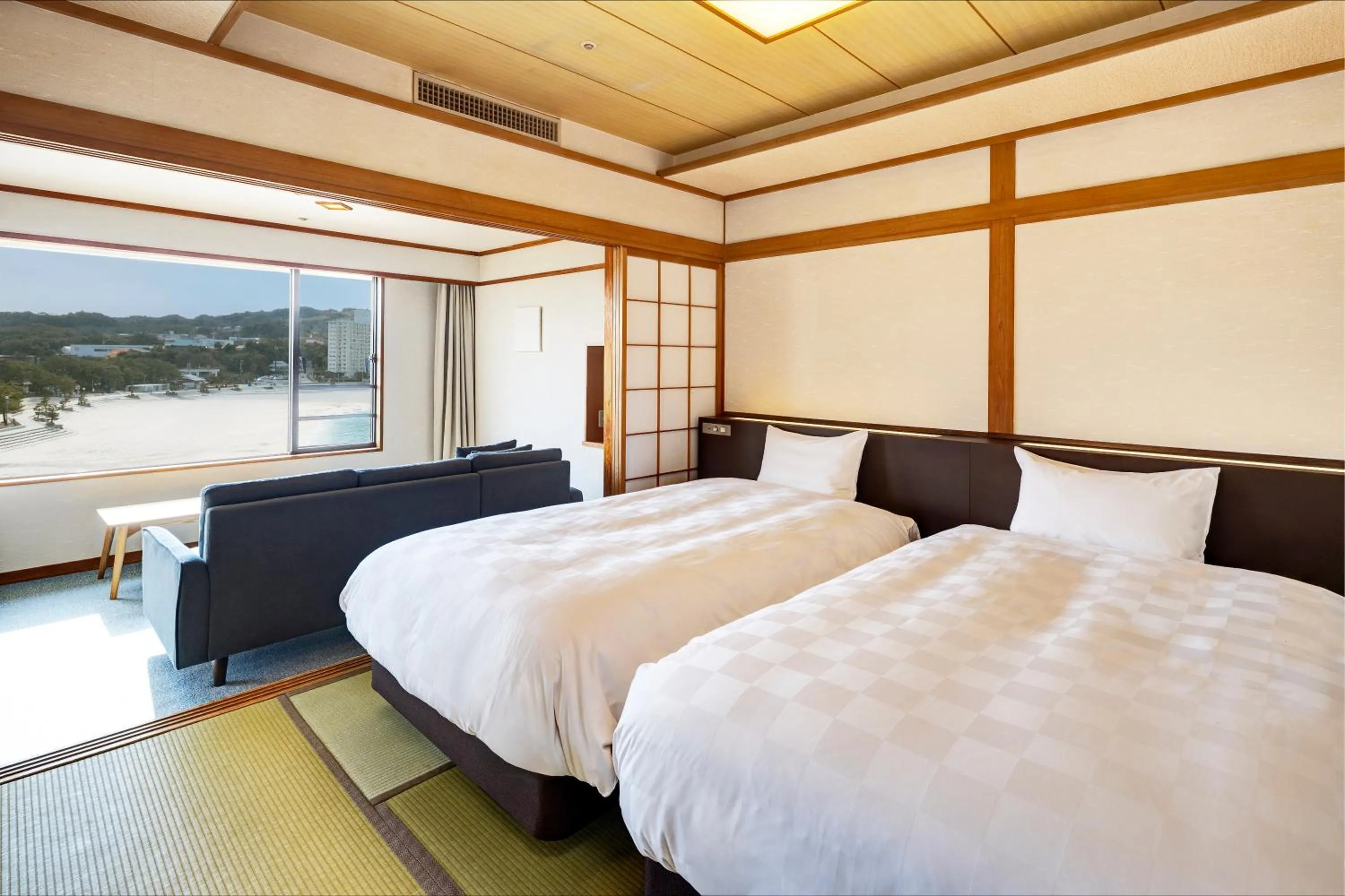 Photo of the whole room, Bed in Shiraraso Grand Hotel