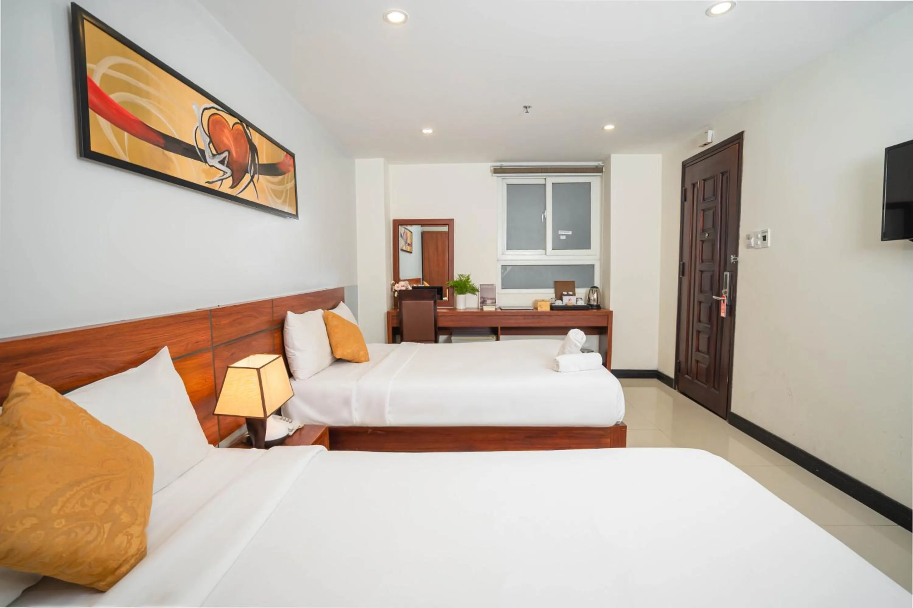Photo of the whole room, Bed in Quoc Cuong Center Da Nang Hotel by Haviland