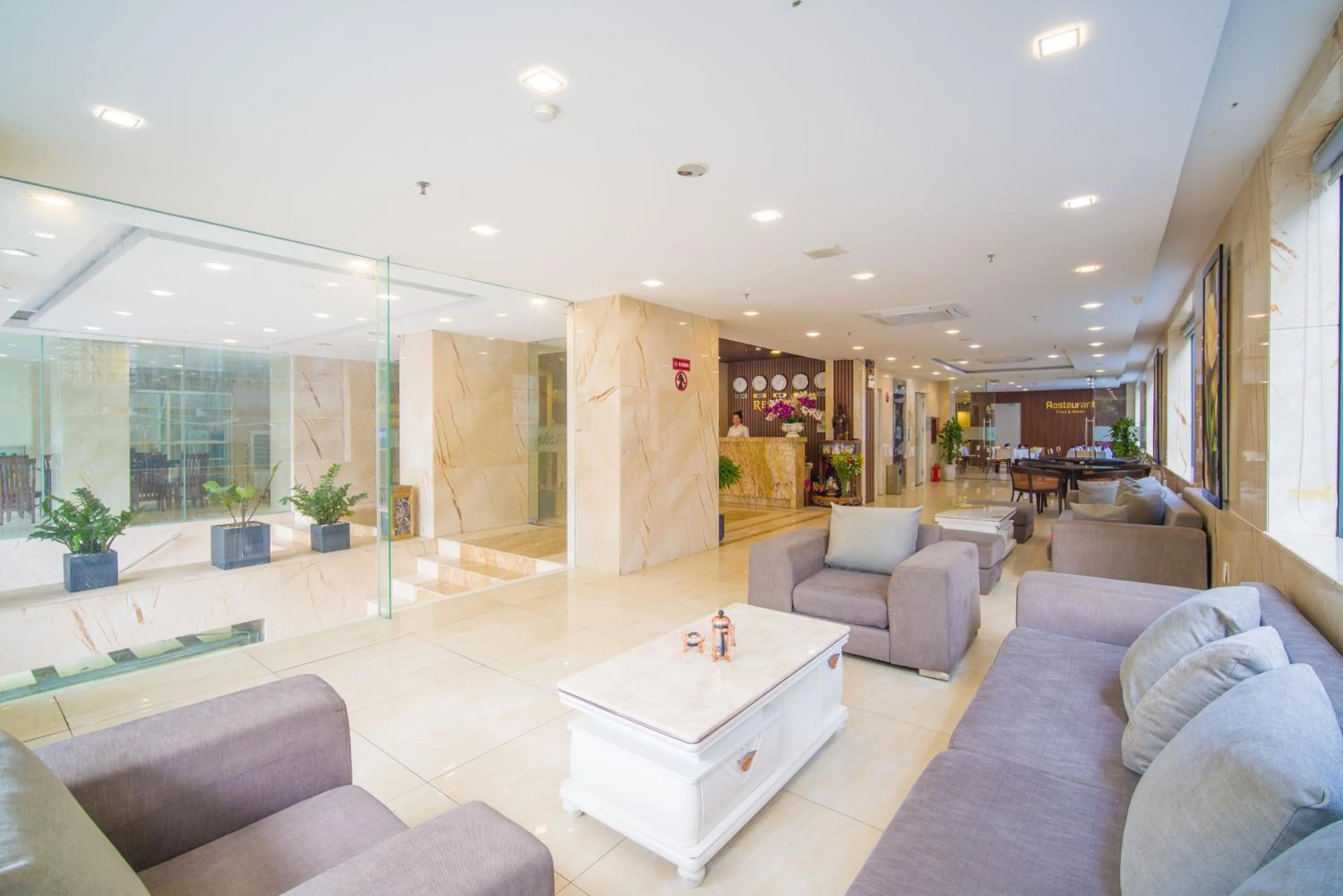 Seating area in Quoc Cuong Center Da Nang Hotel by Haviland