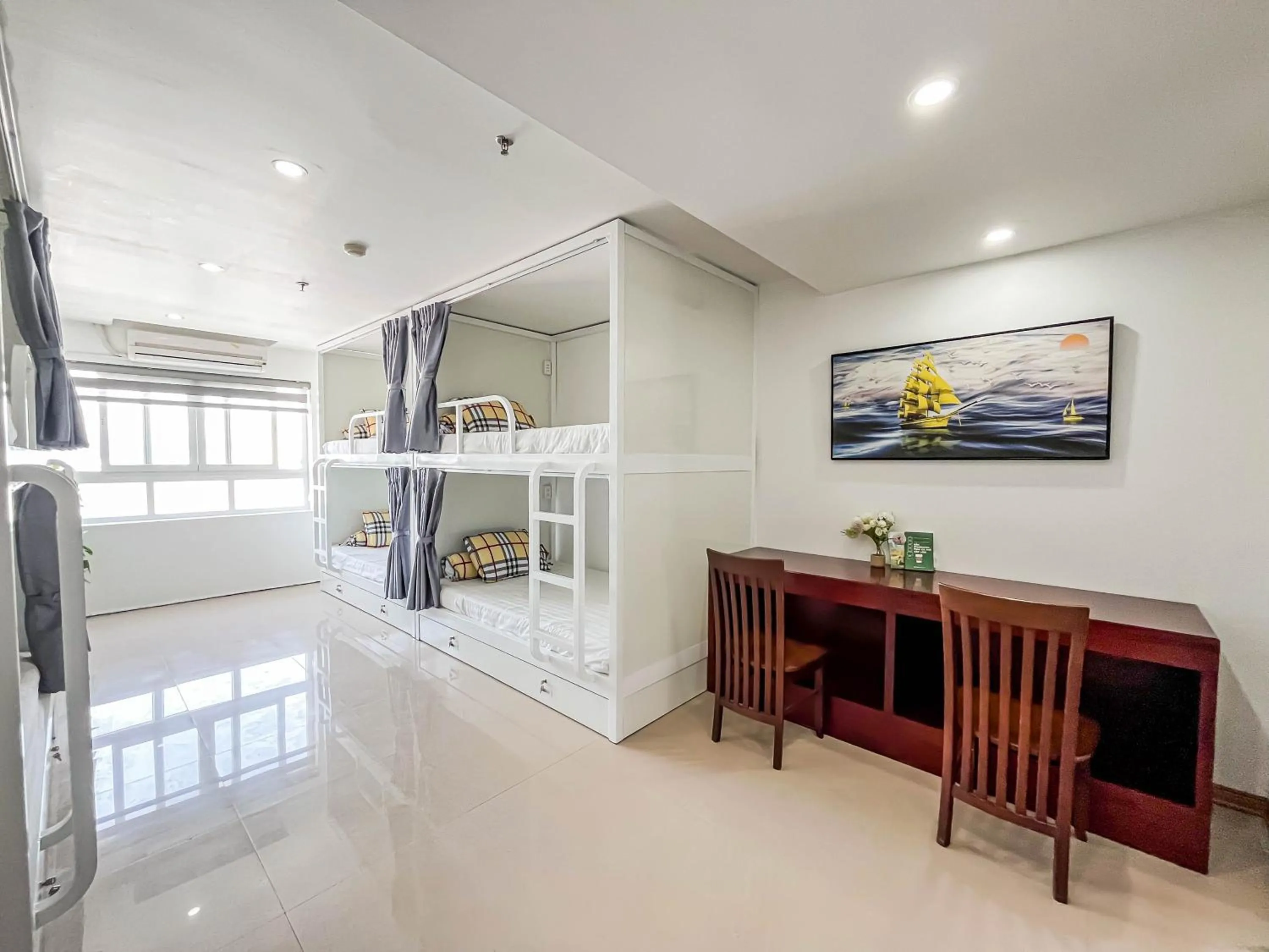 Seating area in Quoc Cuong Center Da Nang Hotel by Haviland