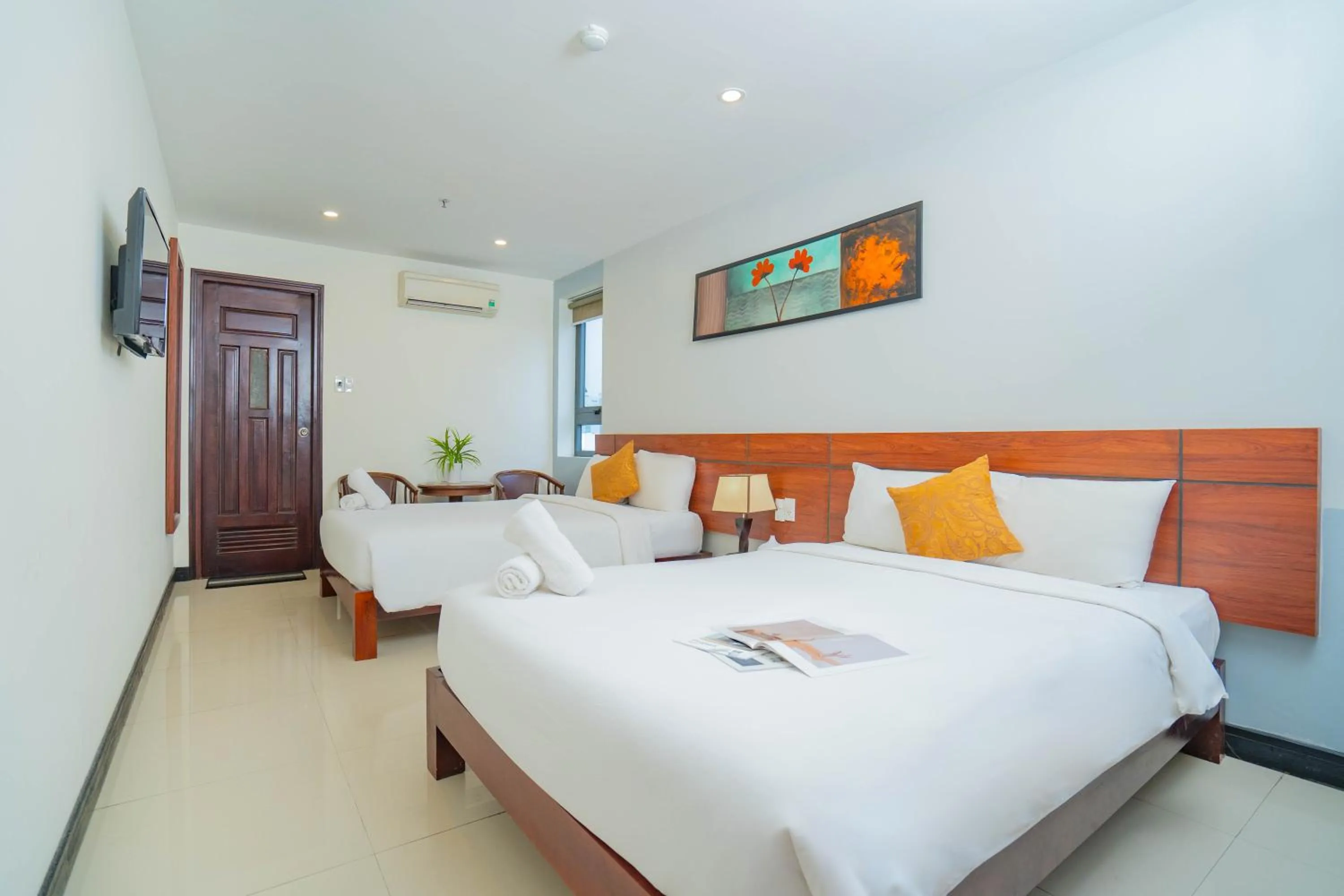 Photo of the whole room, Bed in Quoc Cuong Center Da Nang Hotel by Haviland