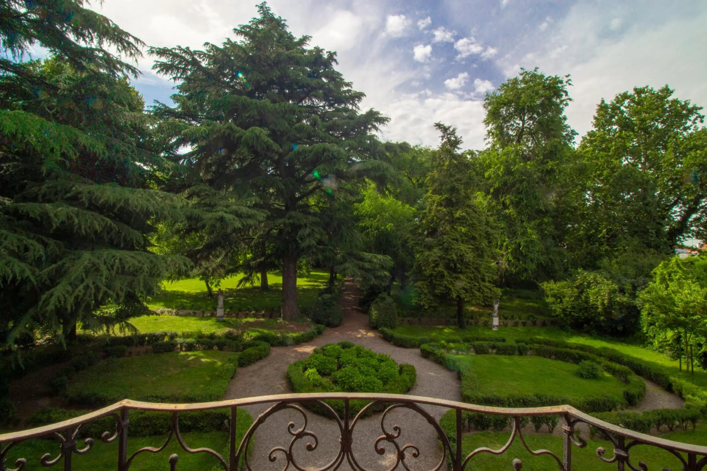 Garden view in B & B Villa dell’Usignolo