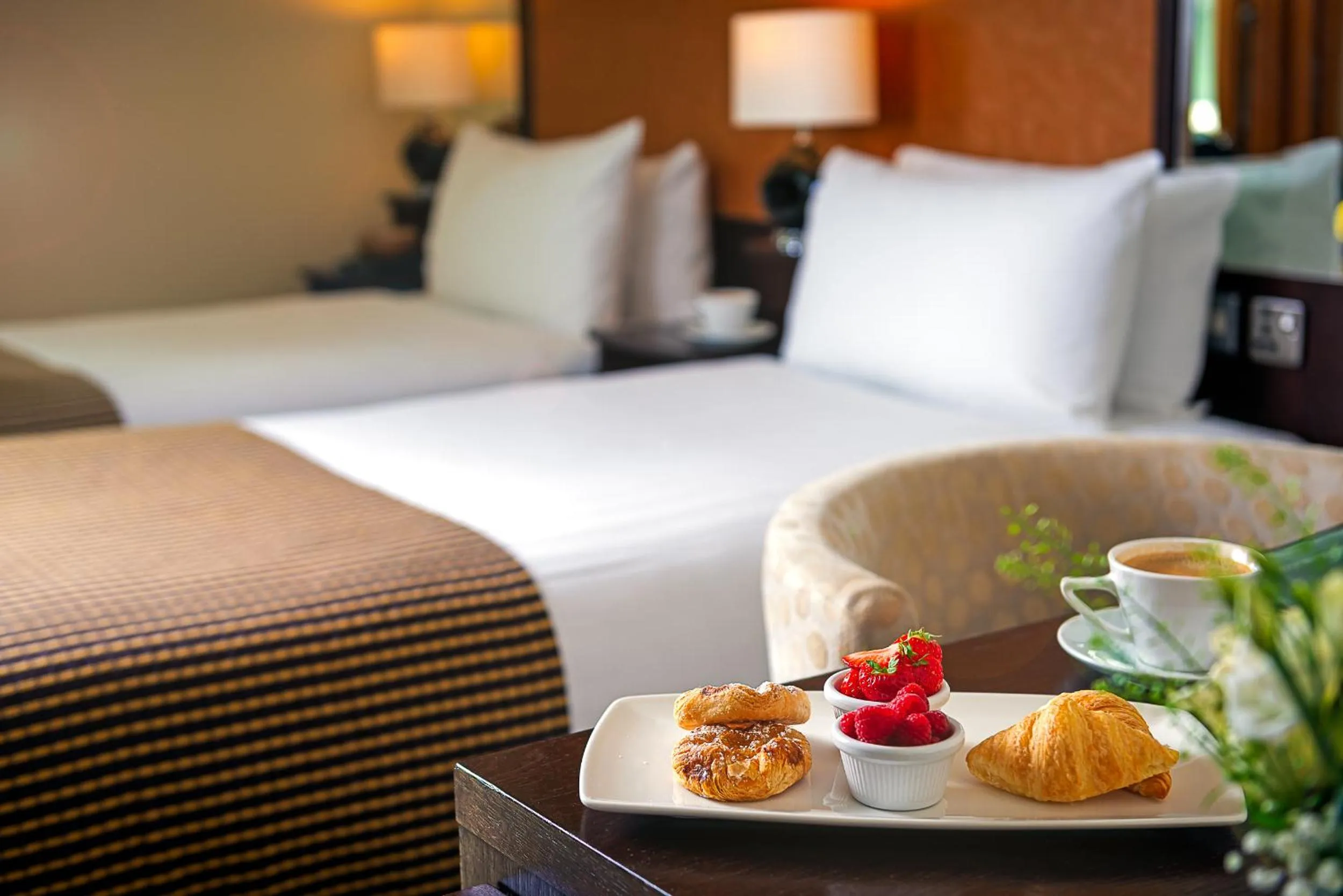 Food and drinks, Bed in Carlton Hotel Blanchardstown