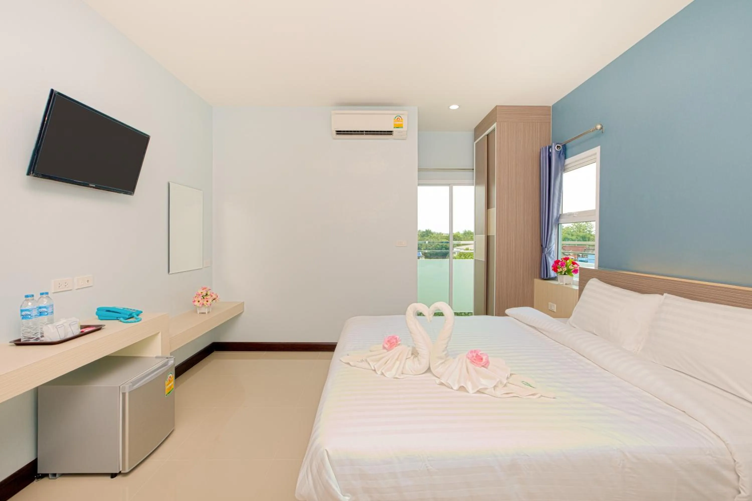 Bed in Je T'aime Hotel