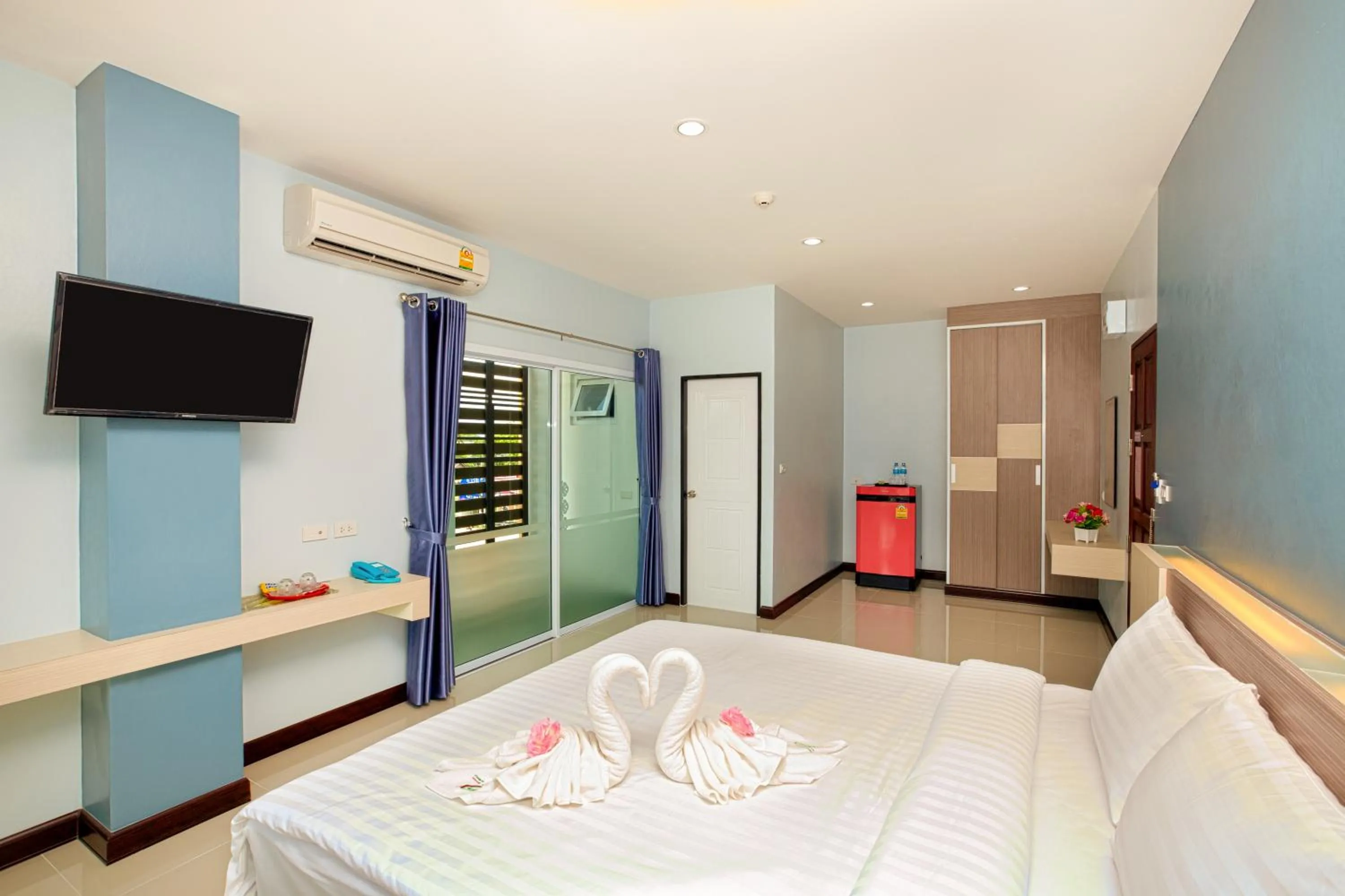 Bed in Je T'aime Hotel