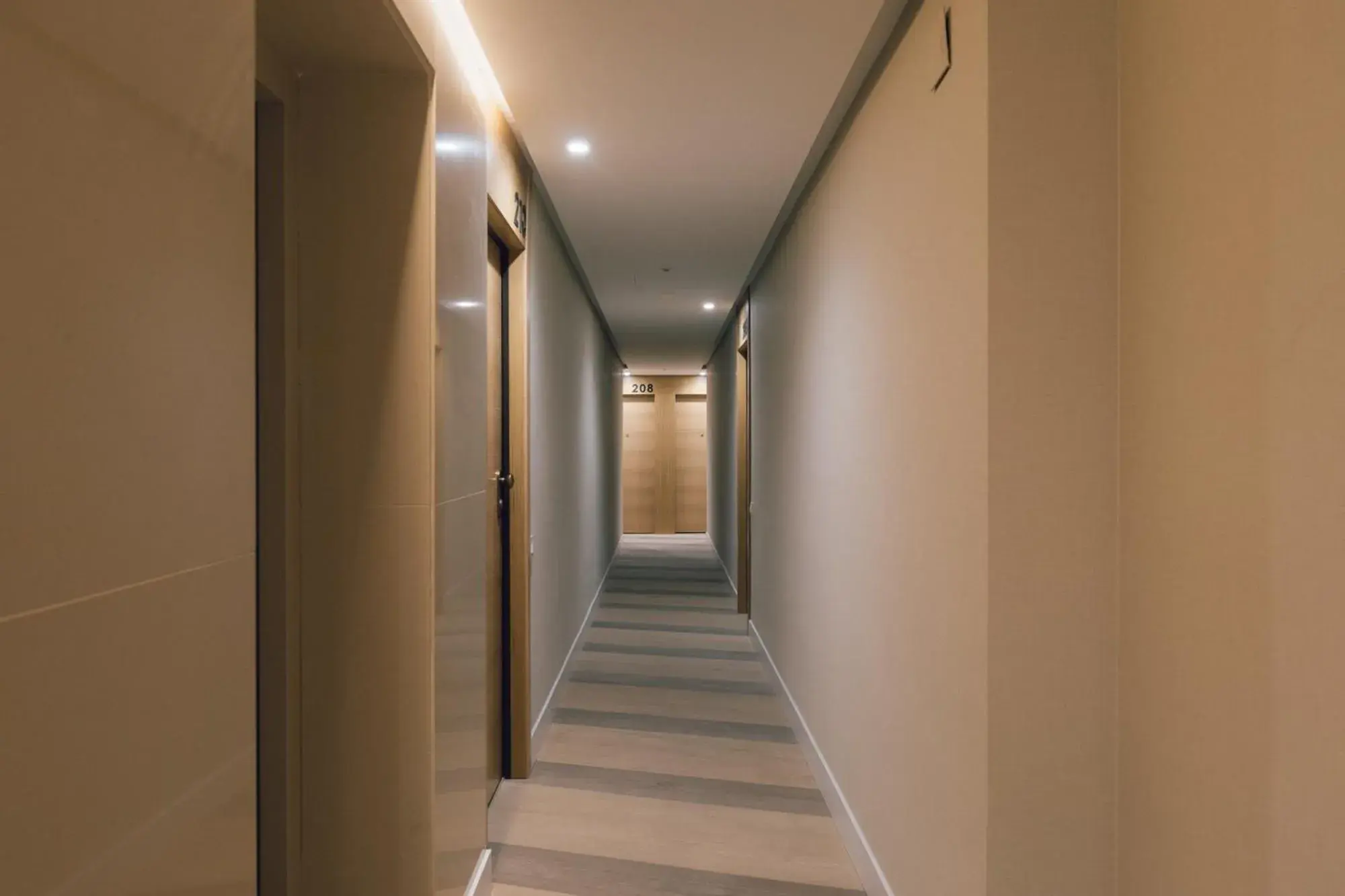 elevator in Pio XII Apartments Valencia elevator in Pio XII Apartments Valencia